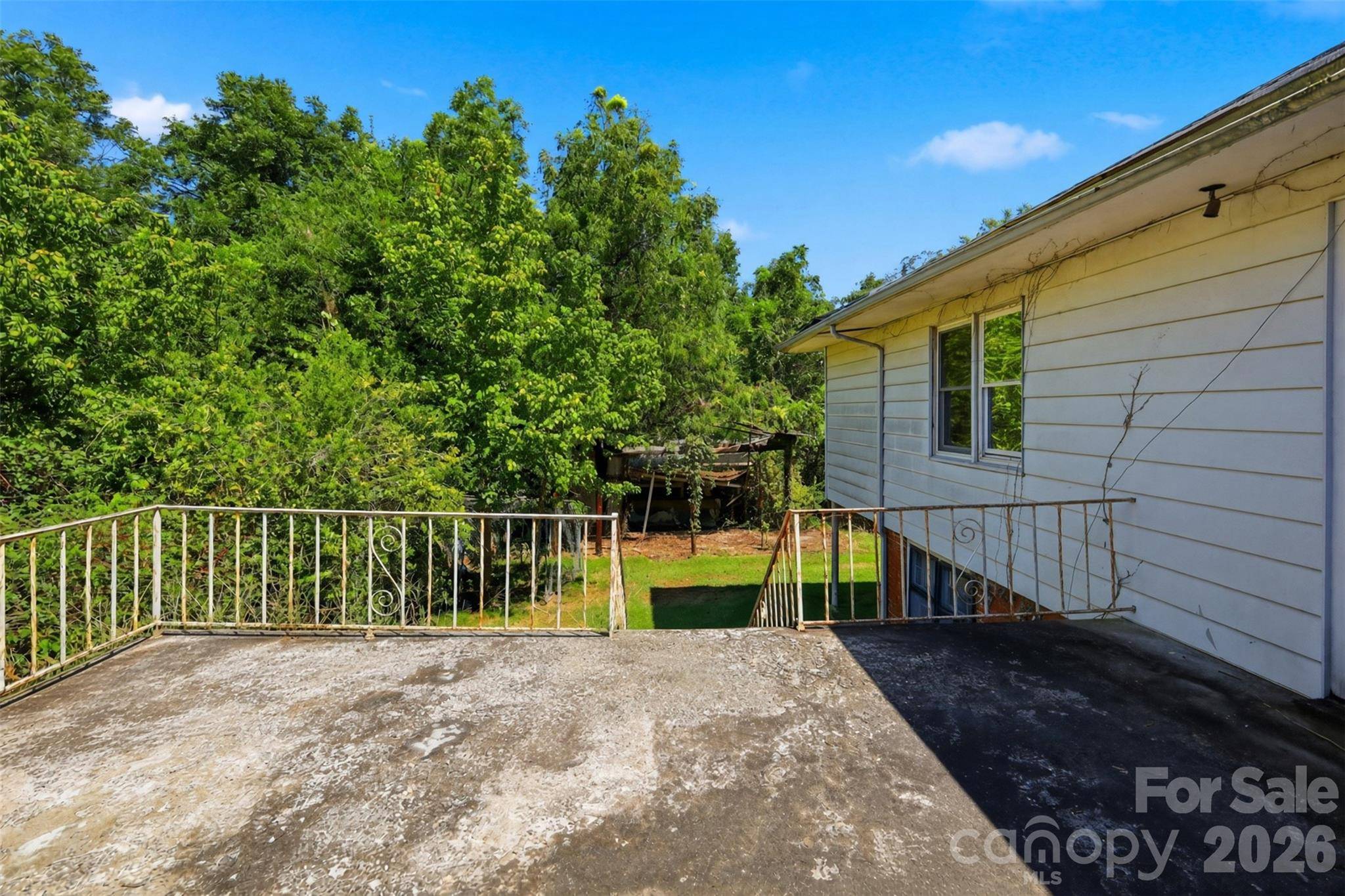 512 1st ST W, Conover, NC 28613