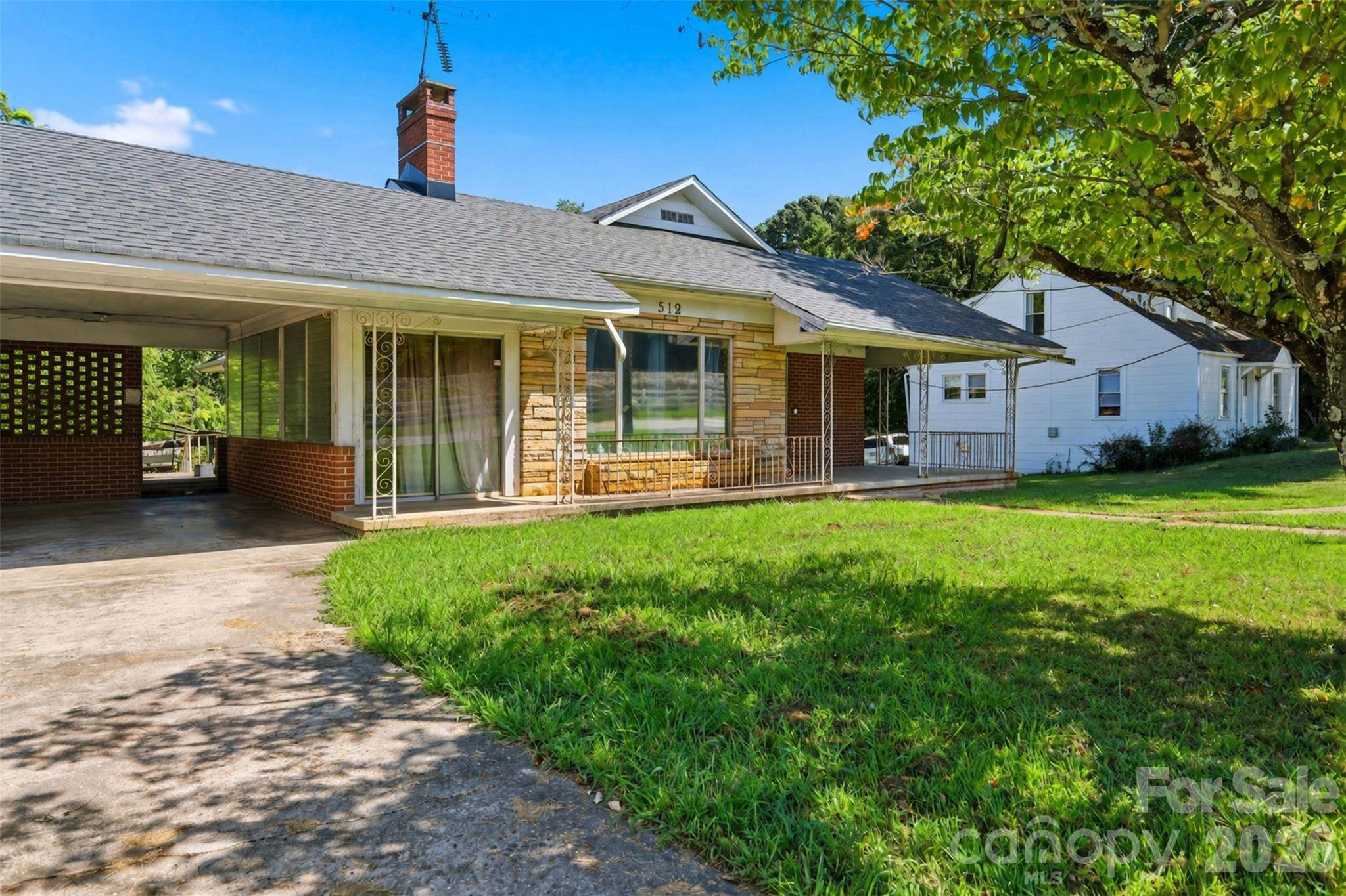 512 1st ST W, Conover, NC 28613
