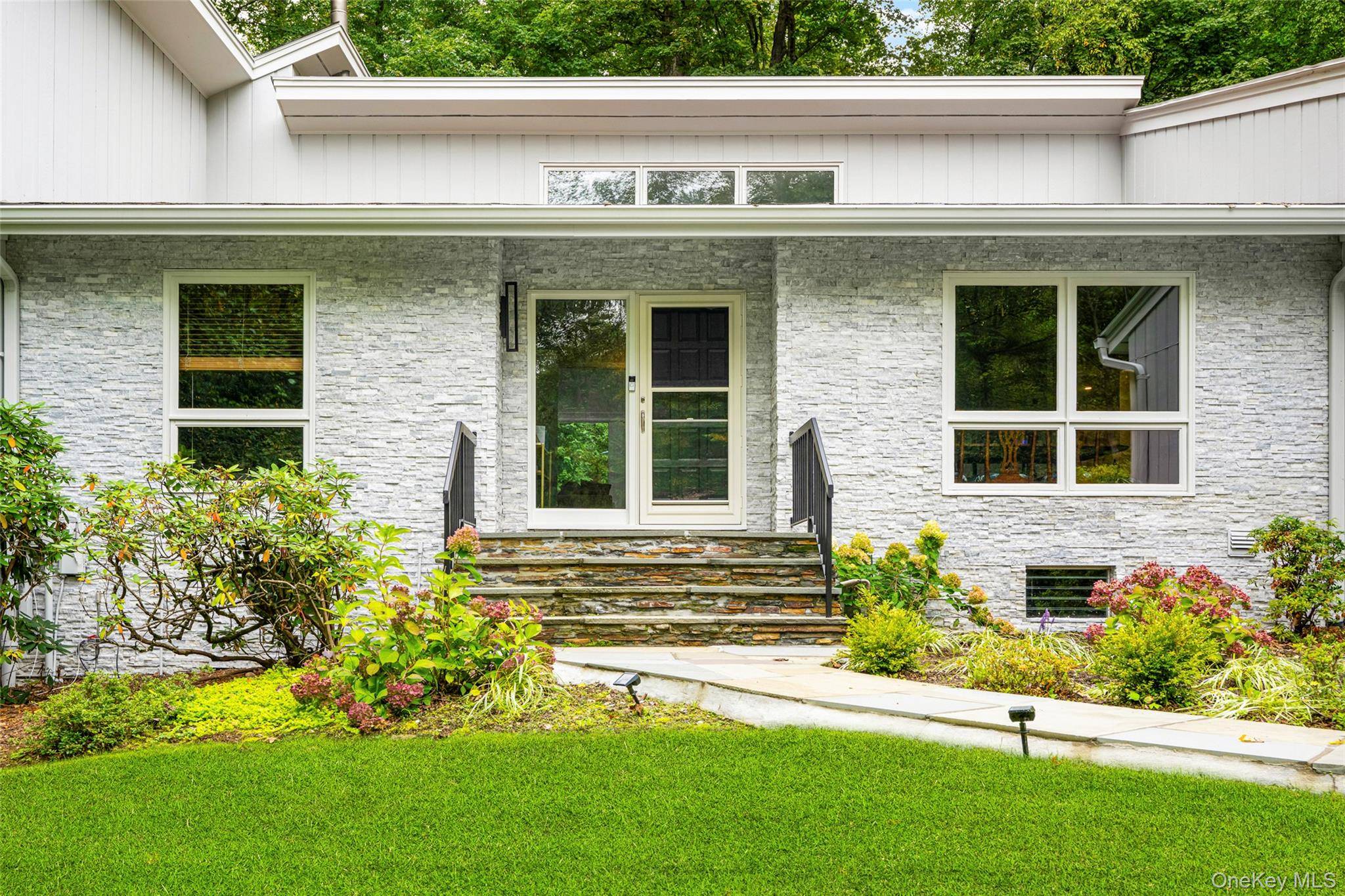 26 Cecilia LN, Pleasantville, NY 10570