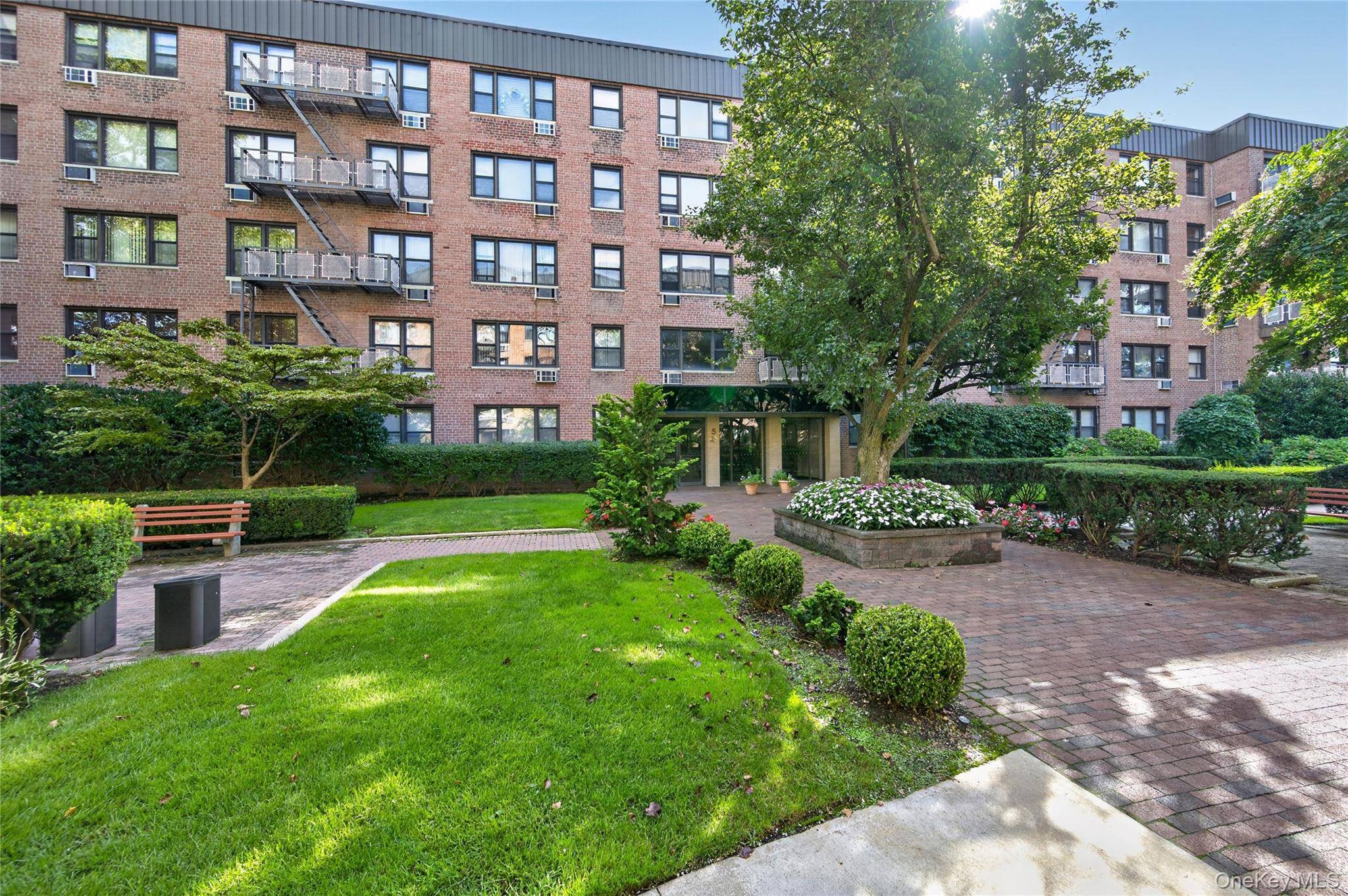 5 Birchwood CT #2-0, Mineola, NY 11501