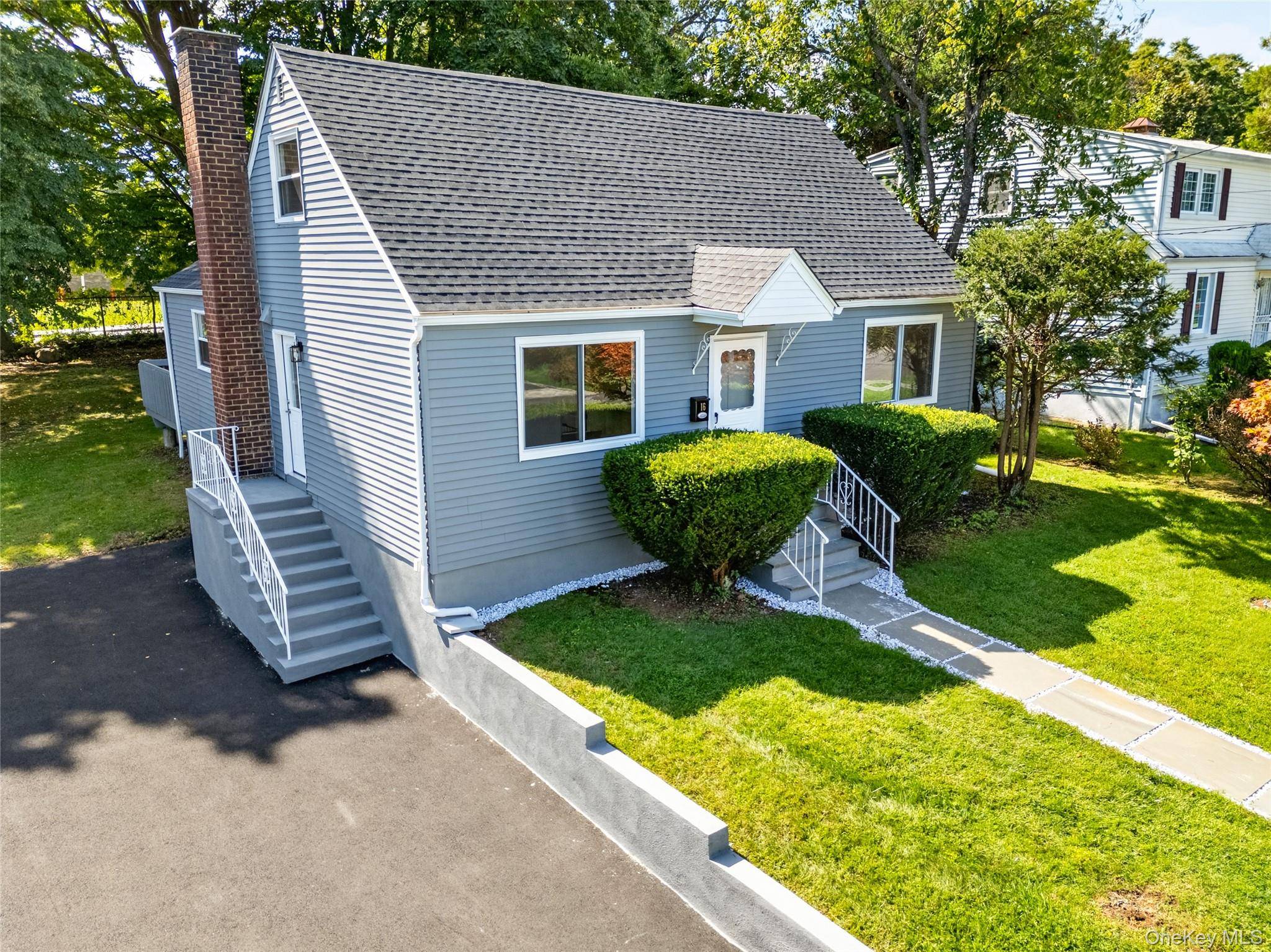 16 Saratoga RD, White Plains, NY 10607