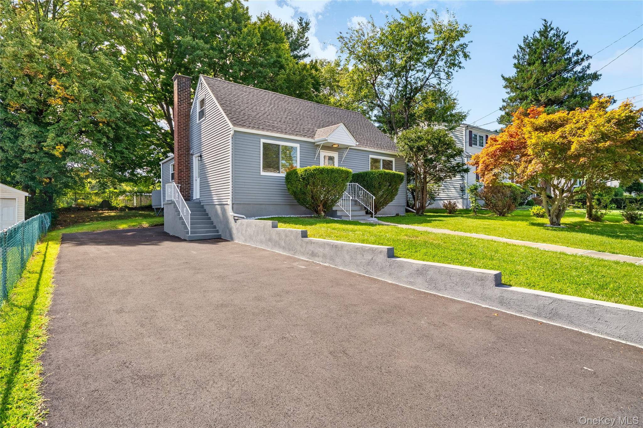 16 Saratoga RD, White Plains, NY 10607
