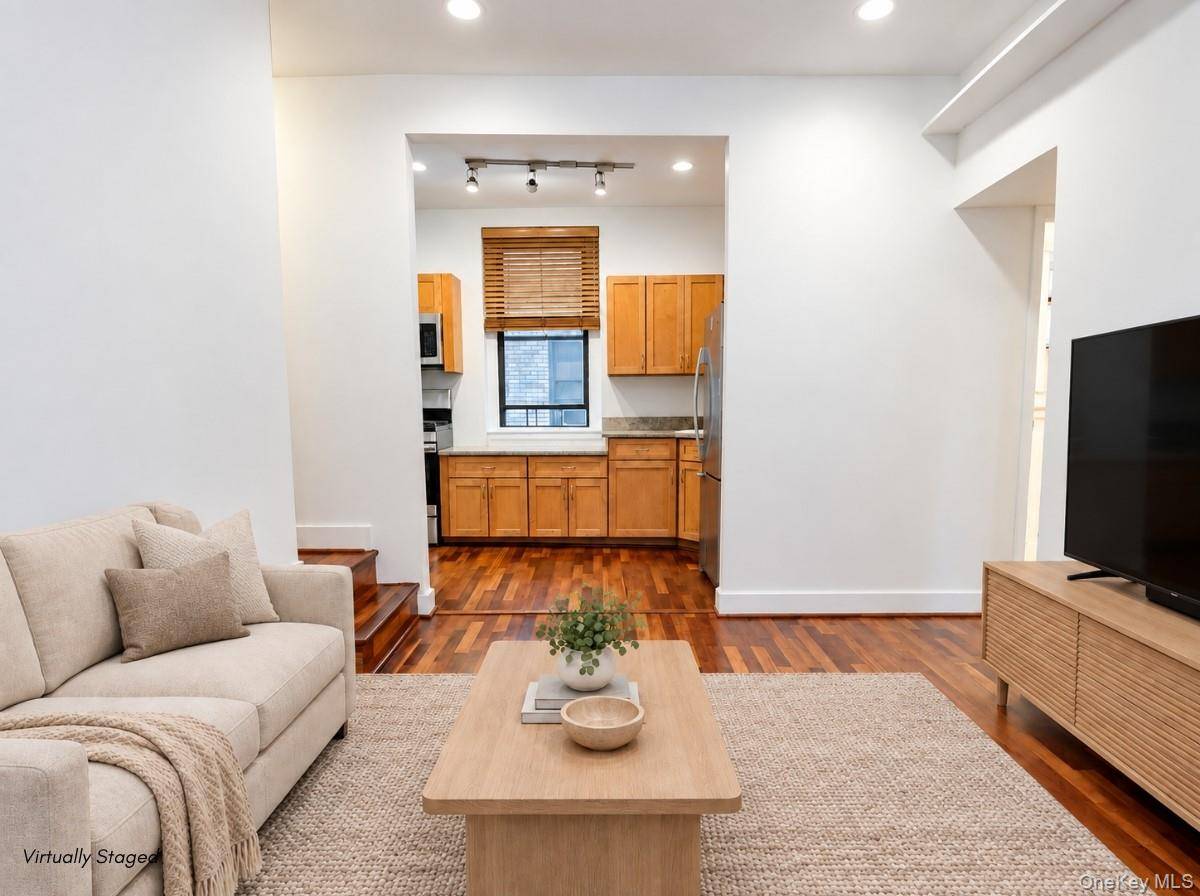 21-28 35 ST #1G, Astoria, NY 11105