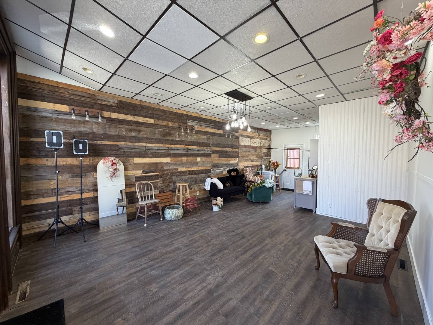 13 E Market ST, Shannon, IL 61078