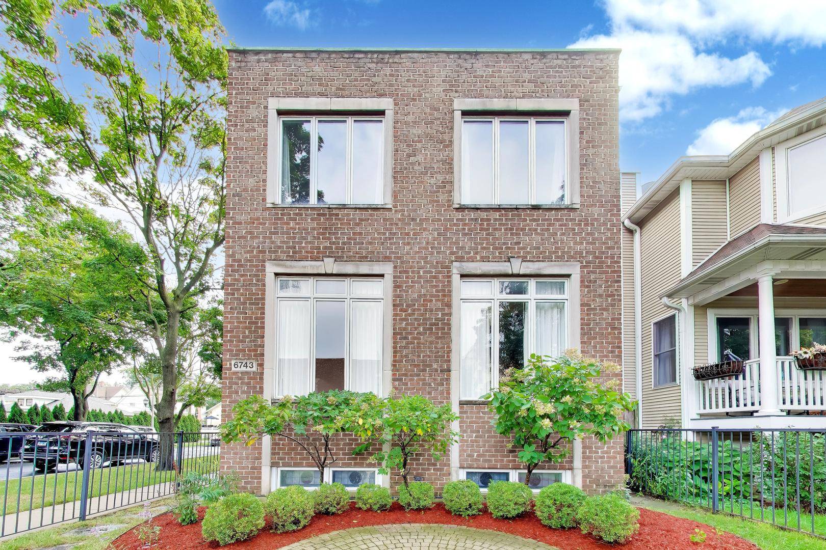 6743 N Oliphant AVE, Chicago, IL 60631