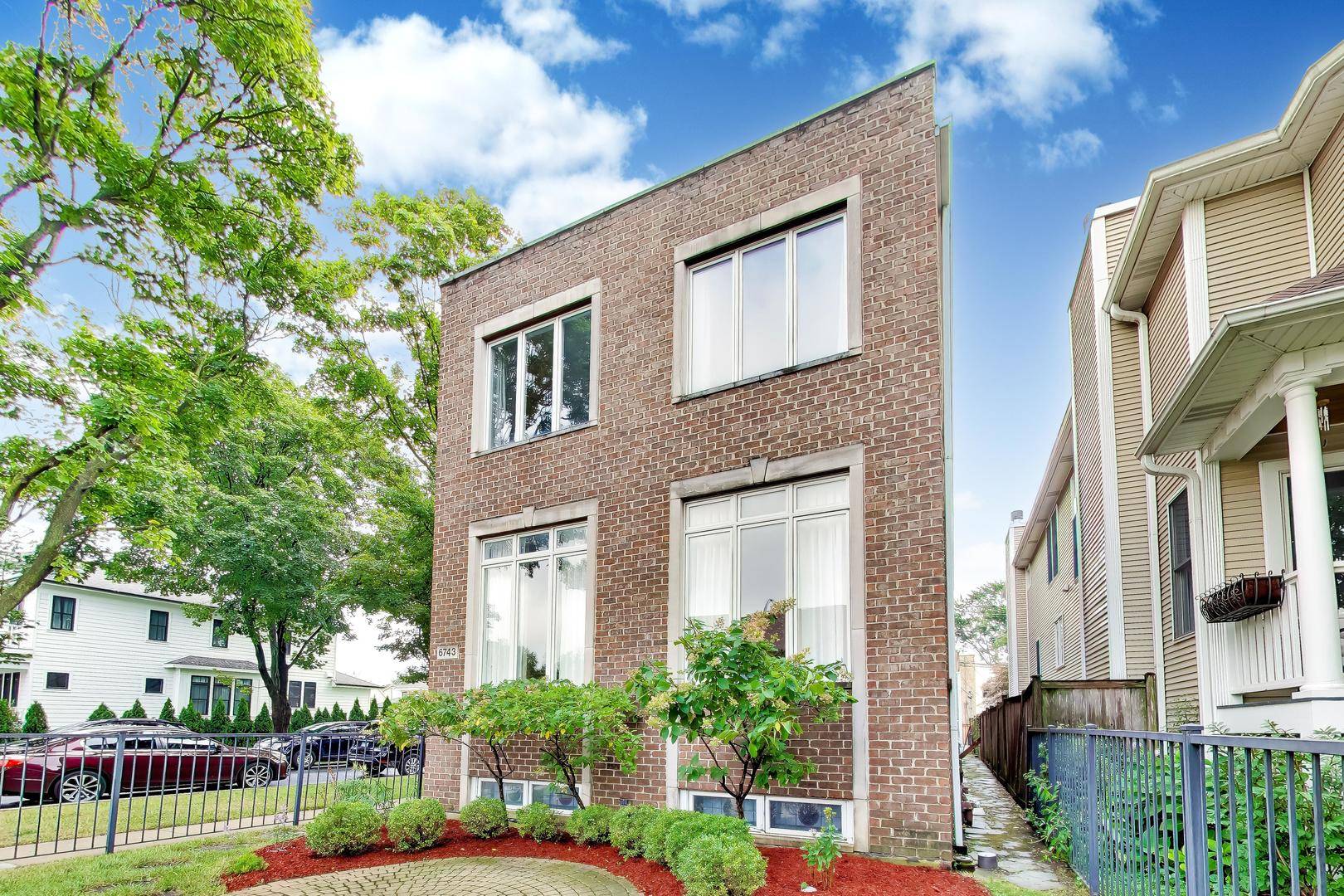 6743 N Oliphant AVE, Chicago, IL 60631