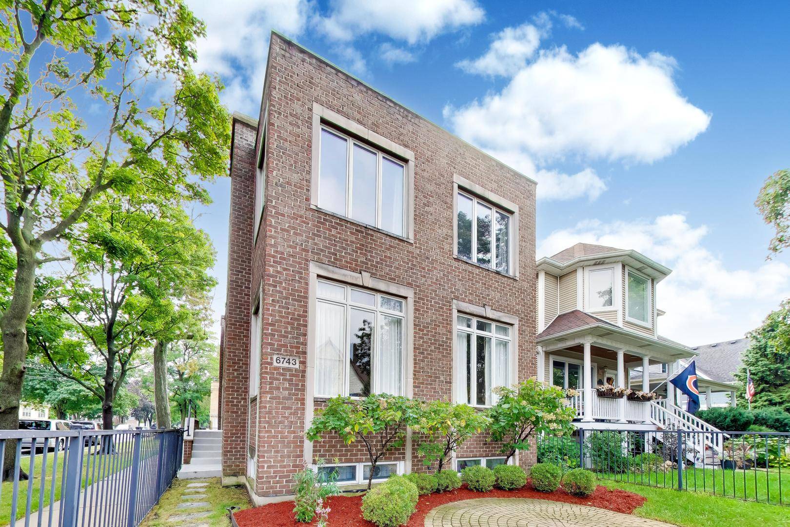 6743 N Oliphant AVE, Chicago, IL 60631