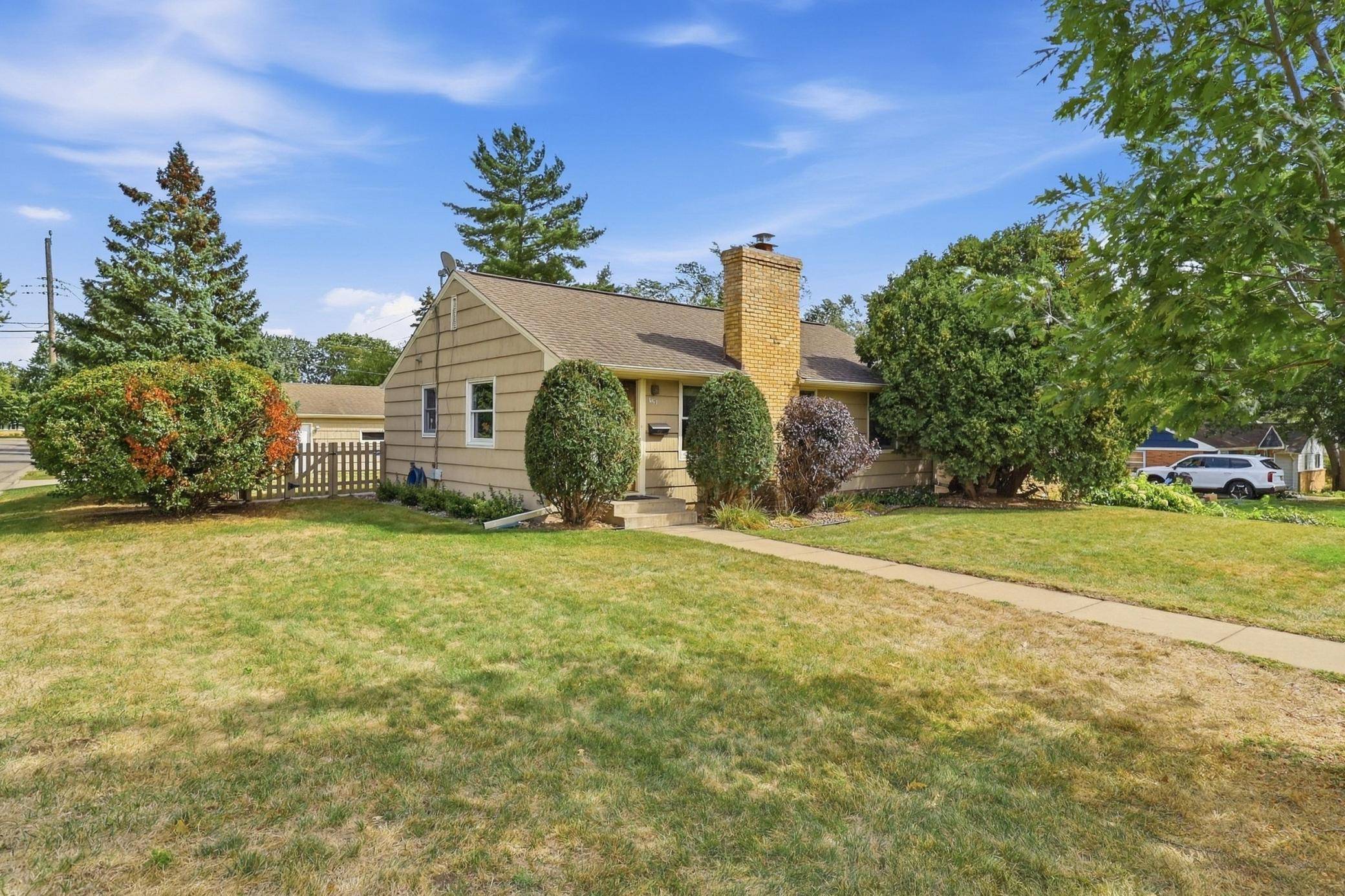 601 6th AVE S, Hopkins, MN 55343