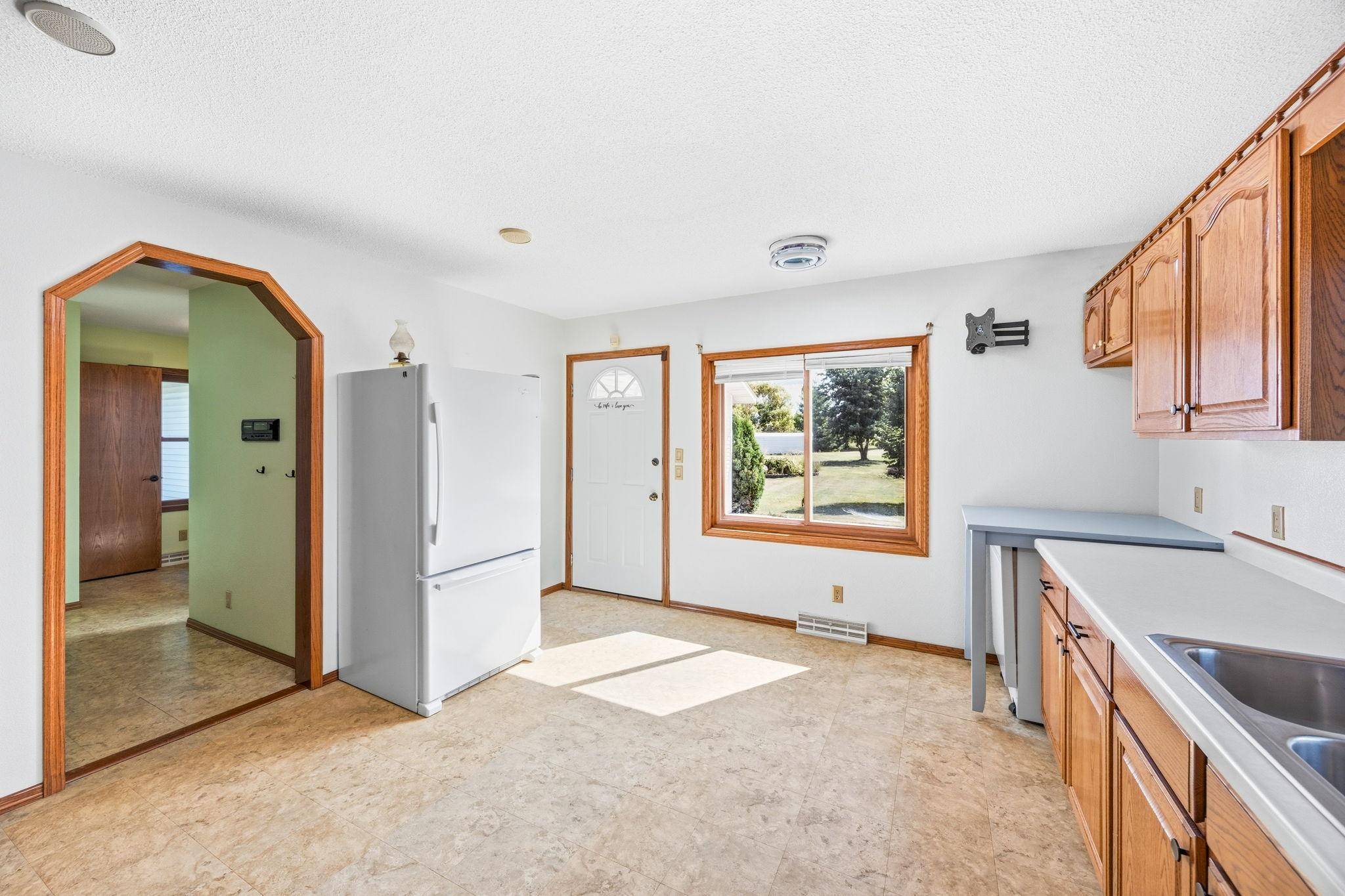 2048 Division ST E, Buffalo, MN 55313