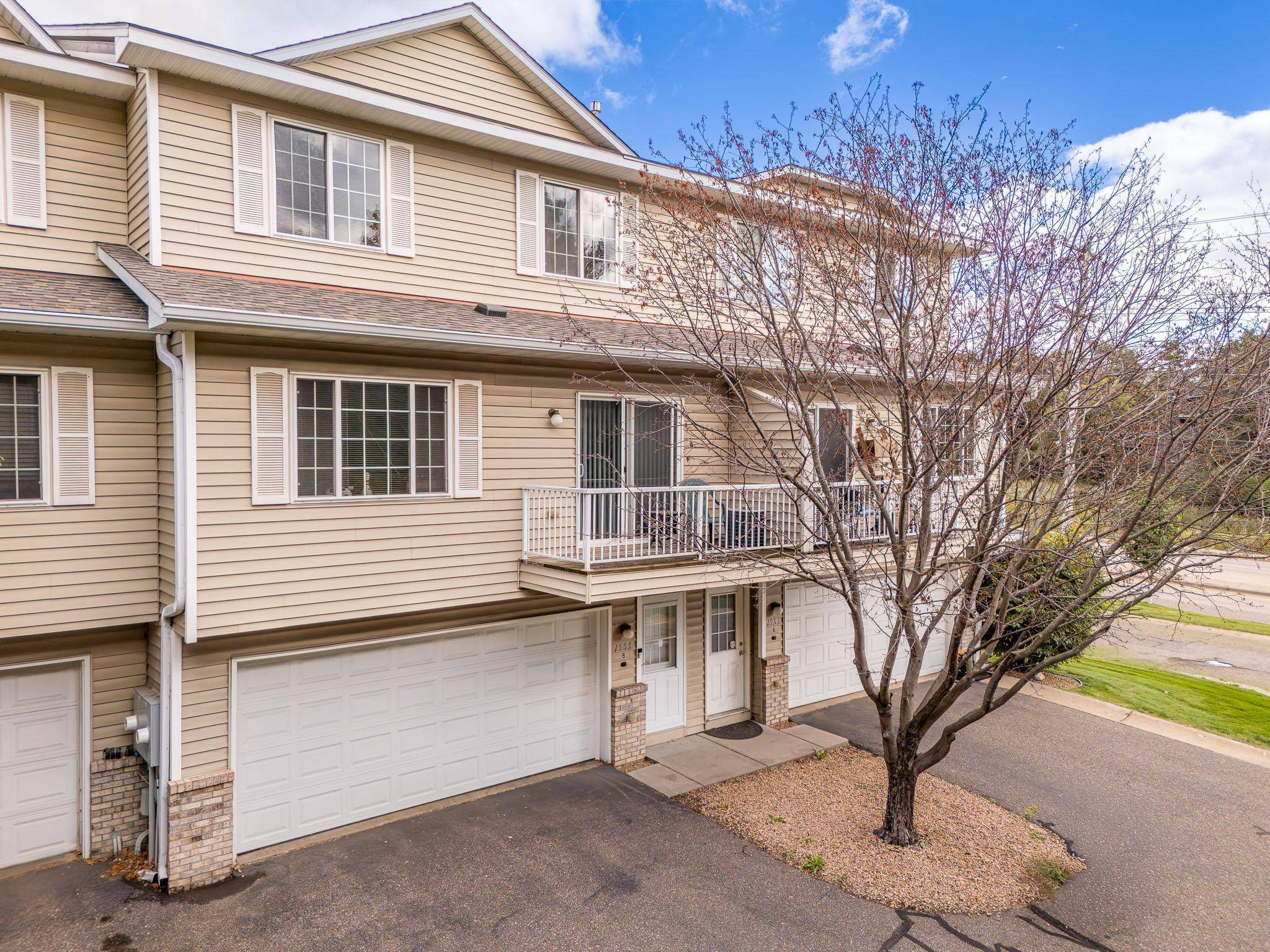 1555 County Road D E #B, Maplewood, MN 55109