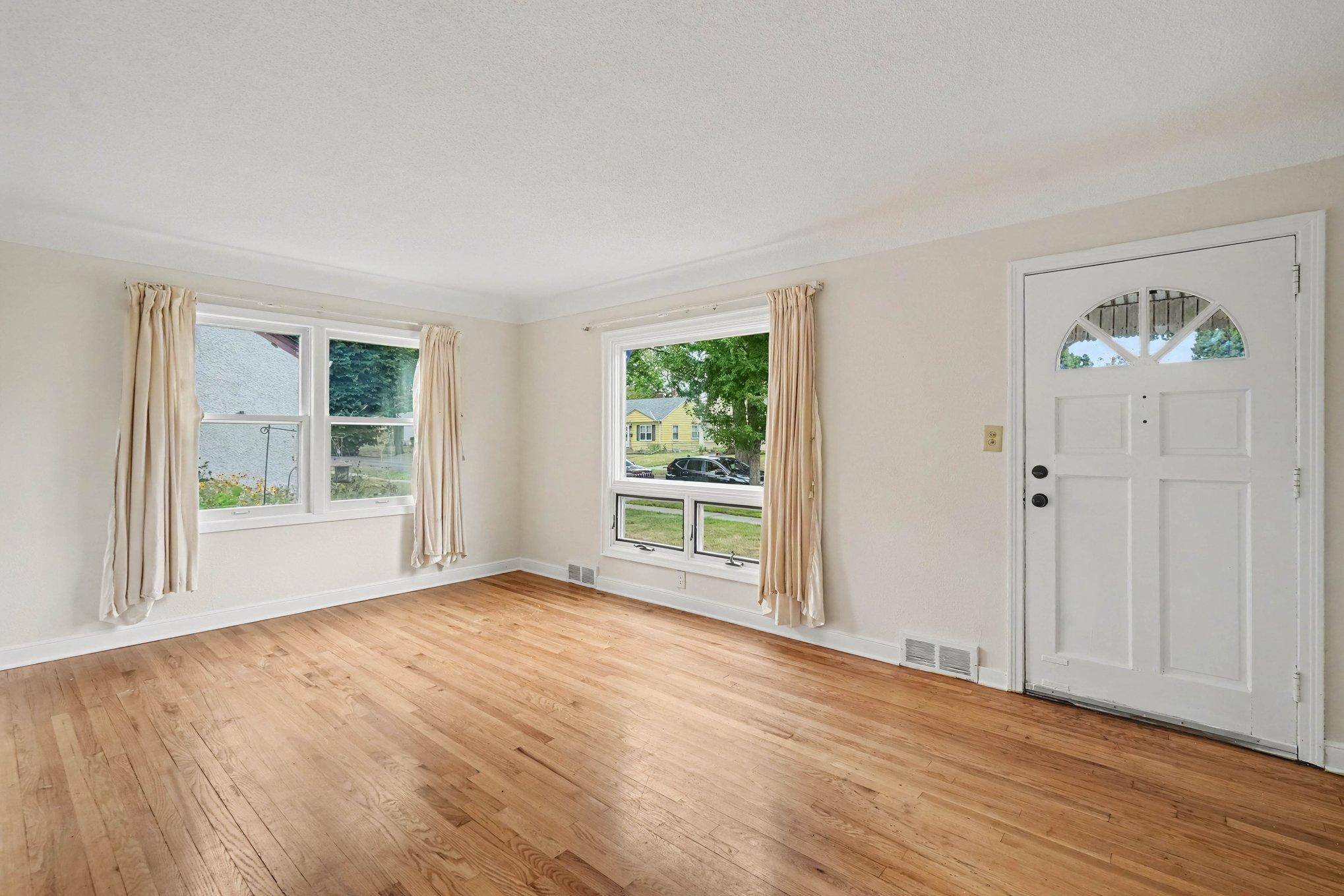 1708 Nevada AVE E, Saint Paul, MN 55106