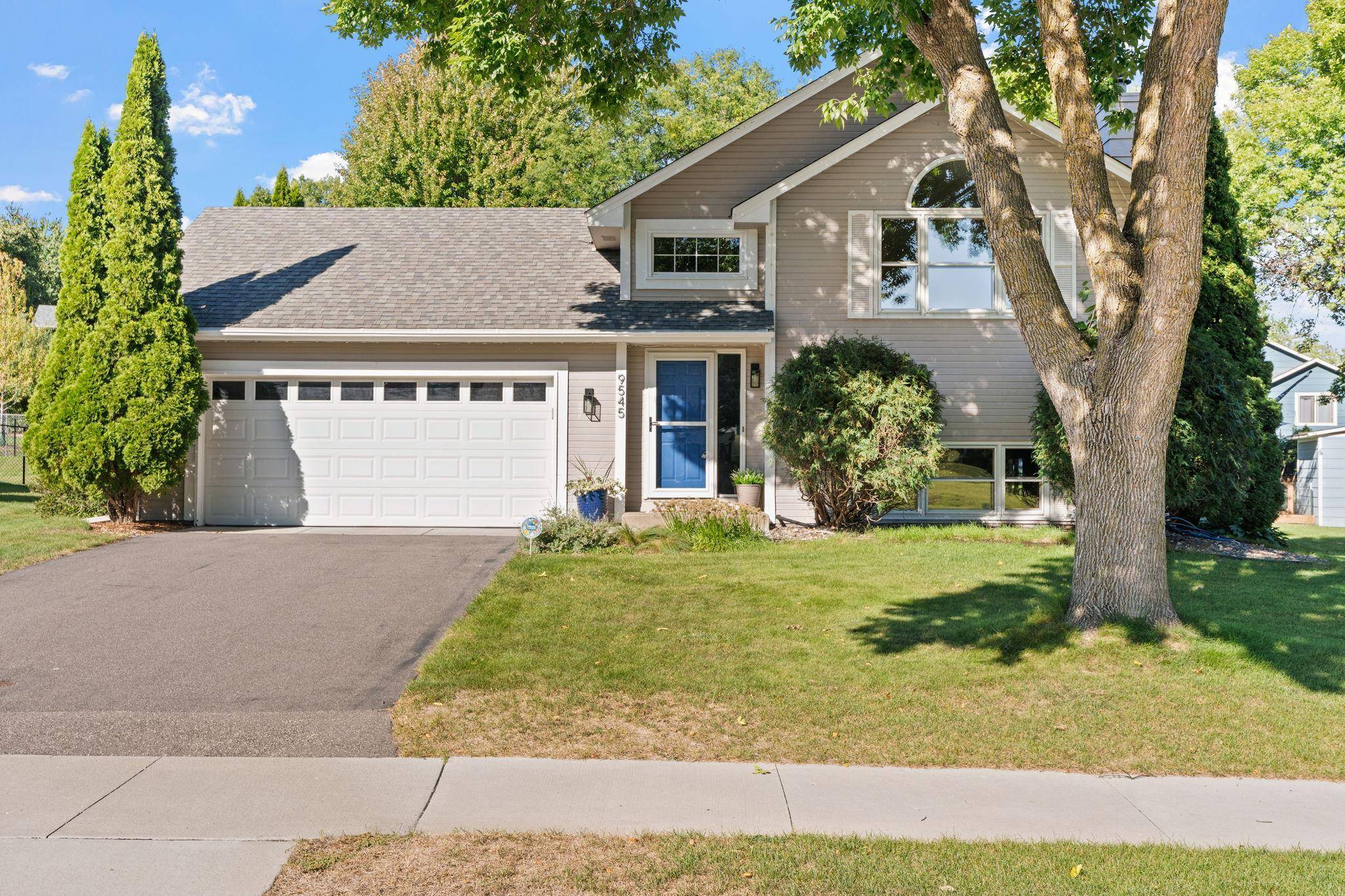 9545 Hillside DR, Champlin, MN 55316