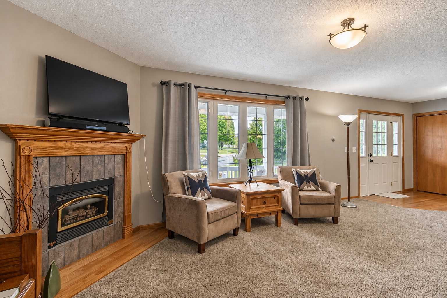 111 Loraine DR, Lake Crystal, MN 56055