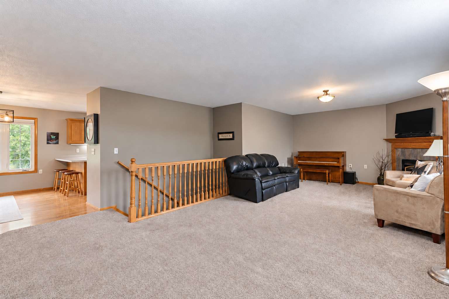 111 Loraine DR, Lake Crystal, MN 56055
