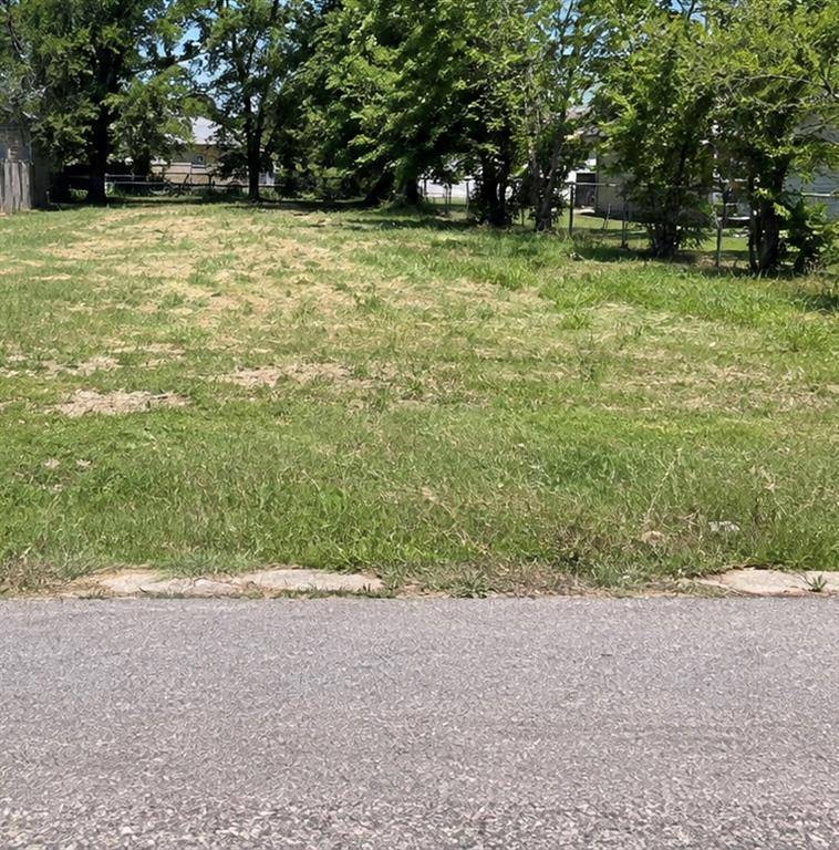 634 Ivanhoe ST, Perry, OK 73077