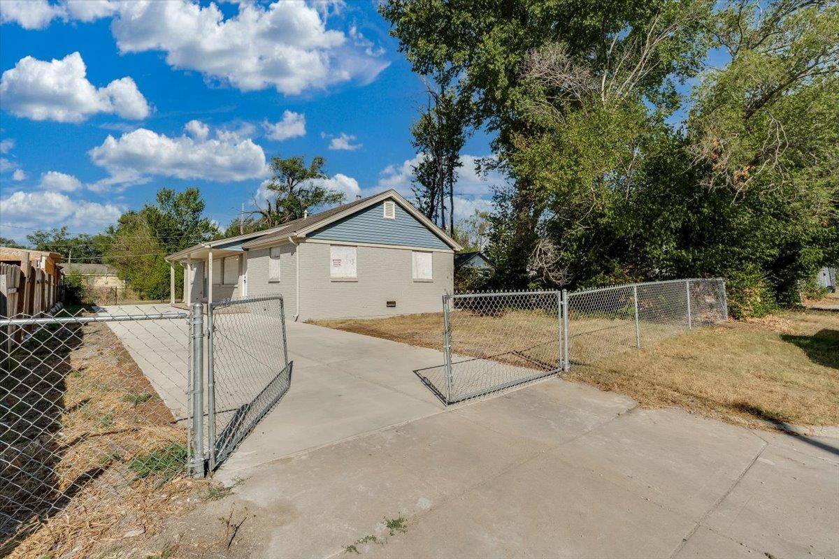1233 N Lorraine, Wichita, KS 67214