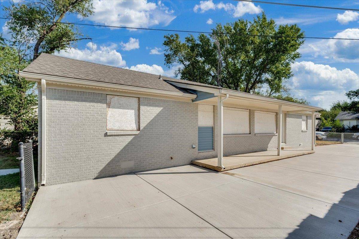 1233 N Lorraine, Wichita, KS 67214