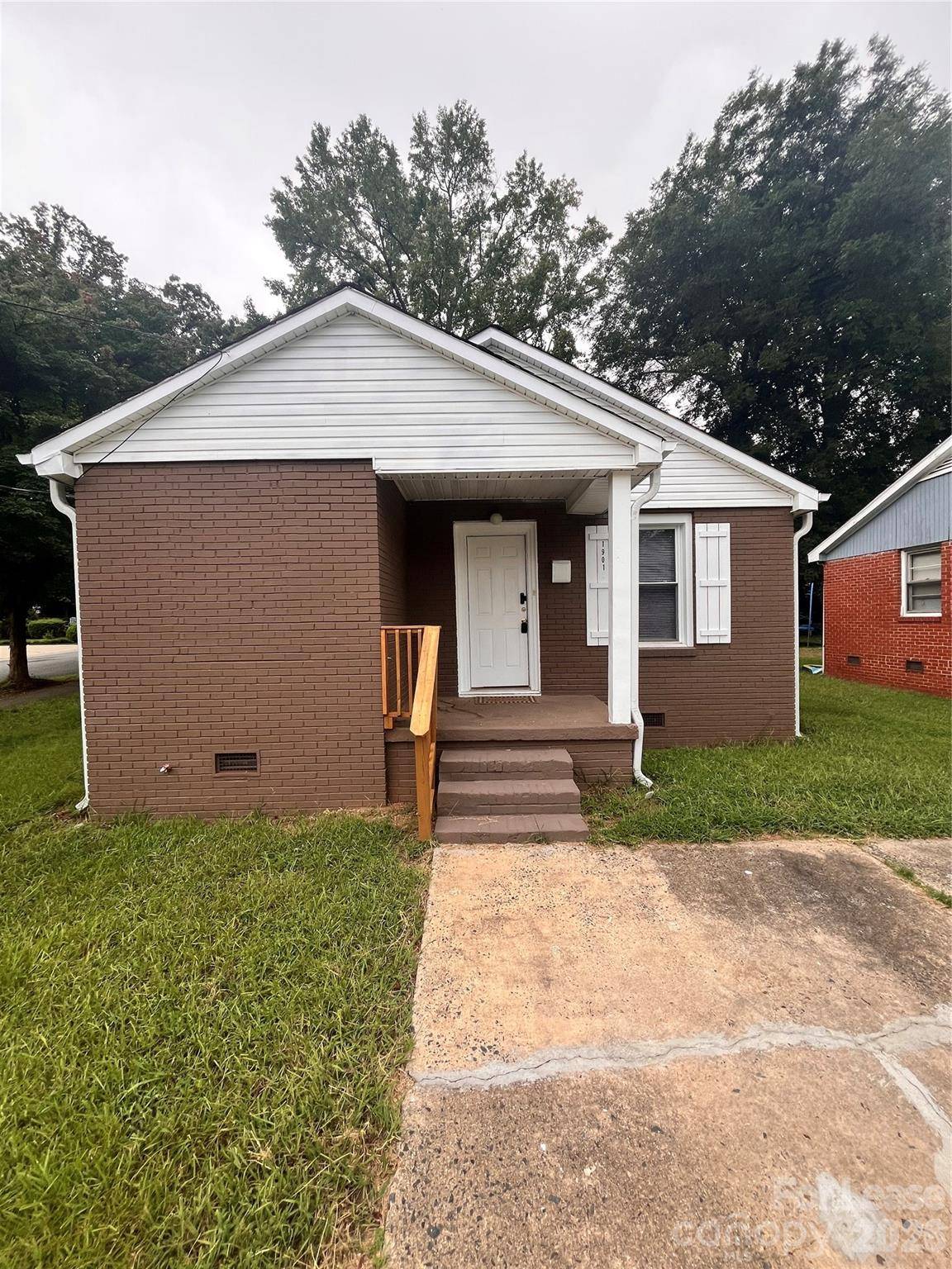 1901 Irma ST, Charlotte, NC 28216
