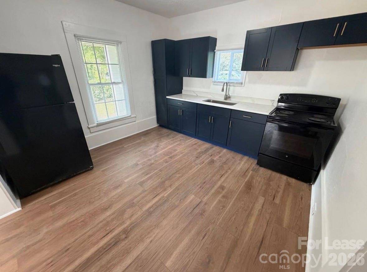 2416 Dundeen ST, Charlotte, NC 28216