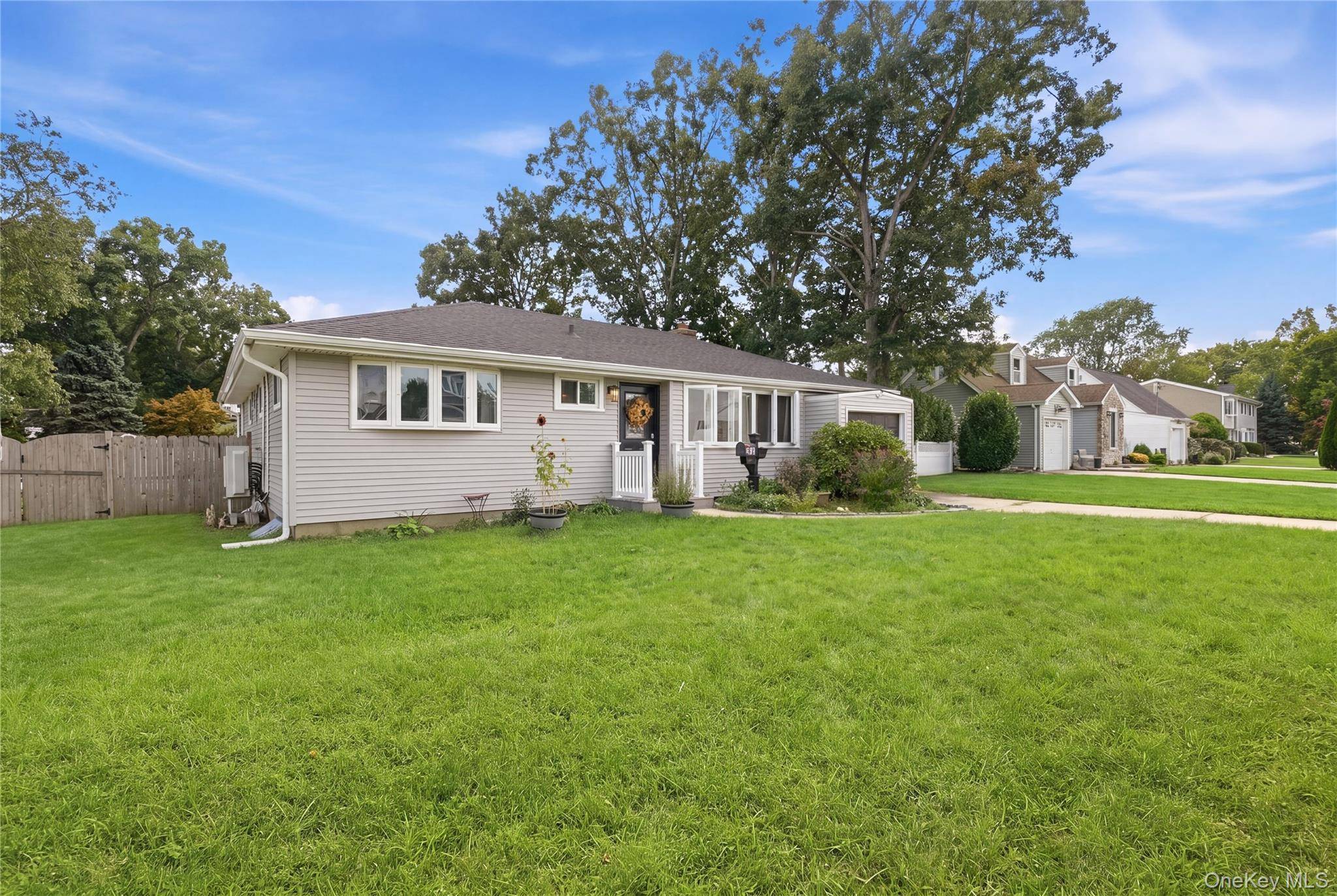 222 Jerusalem AVE, Massapequa, NY 11758