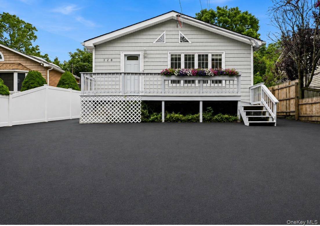 128 Walnut RD, Kings Park, NY 11754