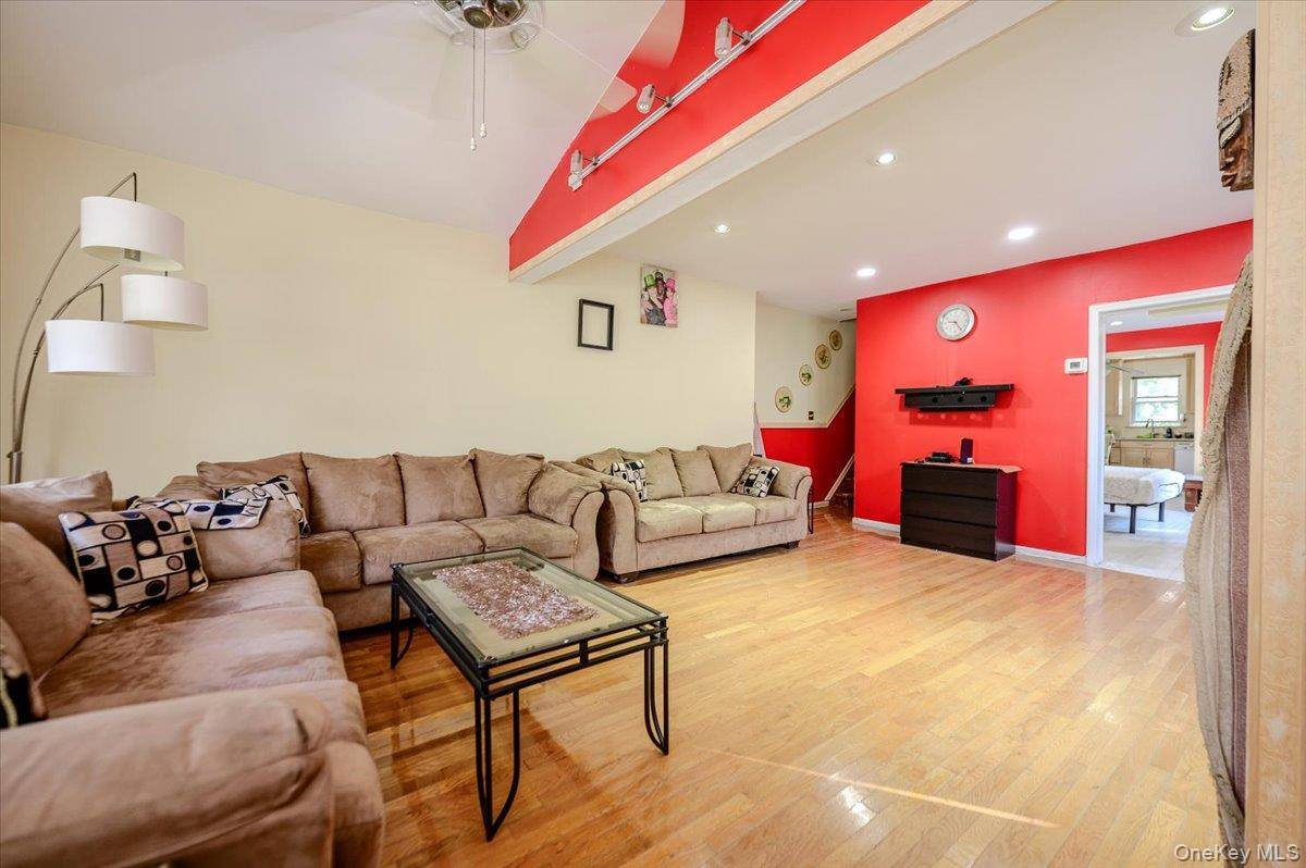 950 Edison AVE, Bronx, NY 10465