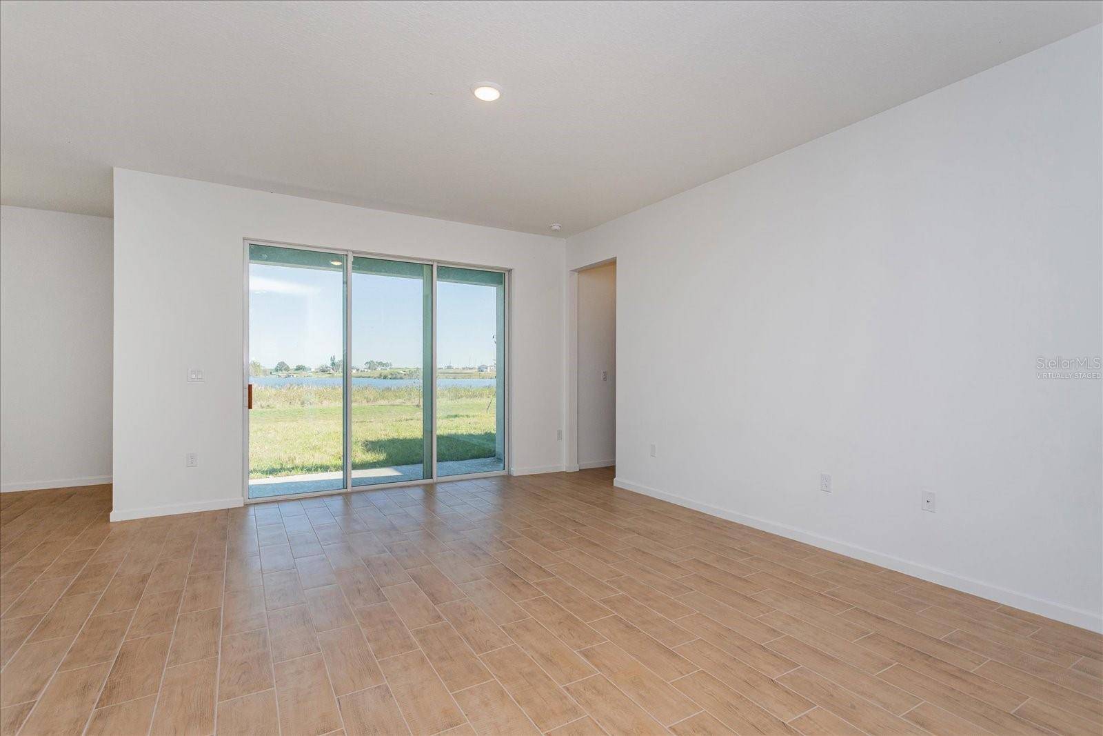 2908 SUPERMARINE RD, Tavares, FL 32778