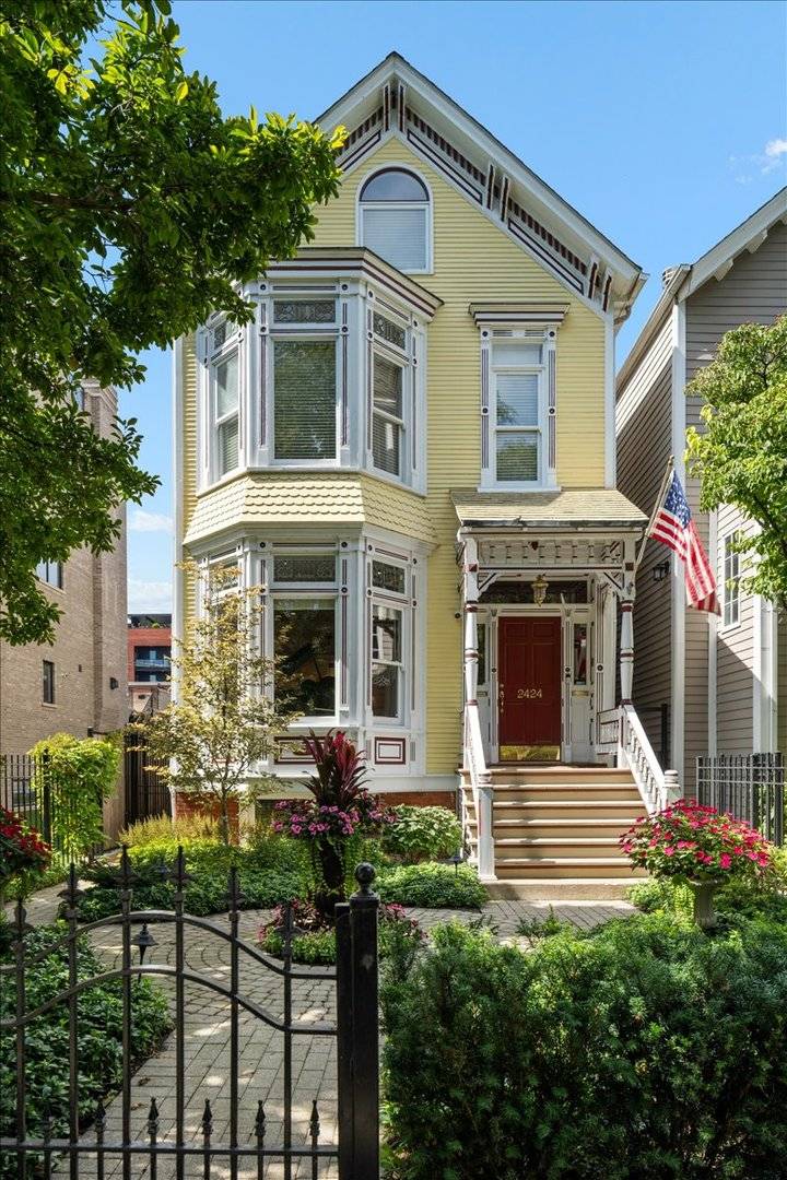 2424 N Burling ST, Chicago, IL 60614