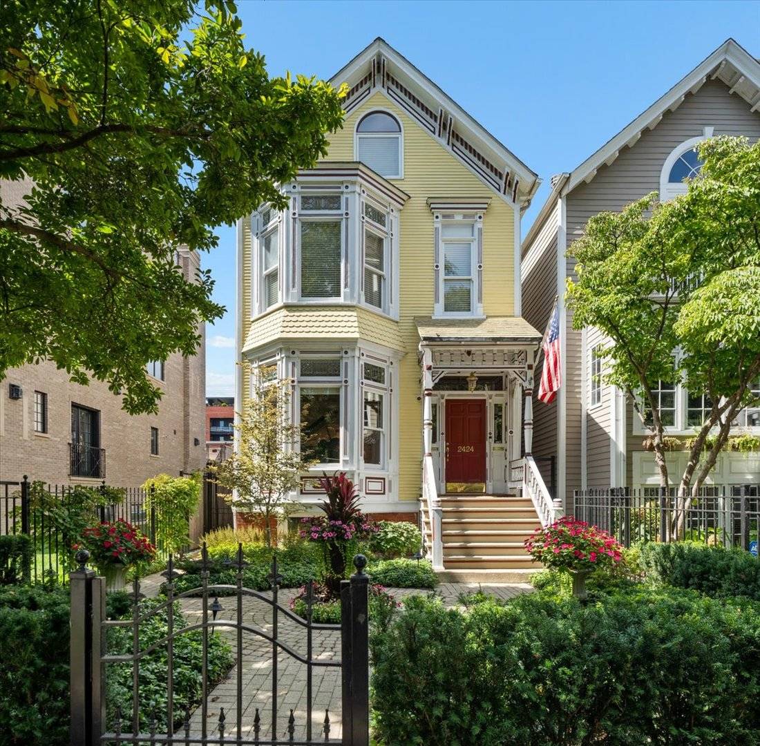 2424 N Burling ST, Chicago, IL 60614