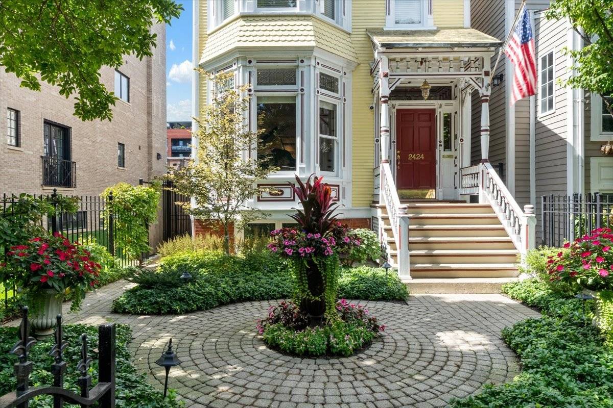 2424 N Burling ST, Chicago, IL 60614