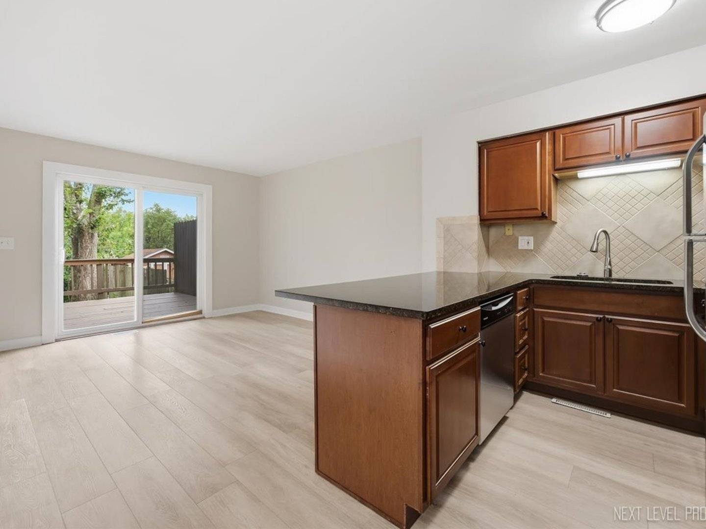 27W113 Cooley AVE, Winfield, IL 60190