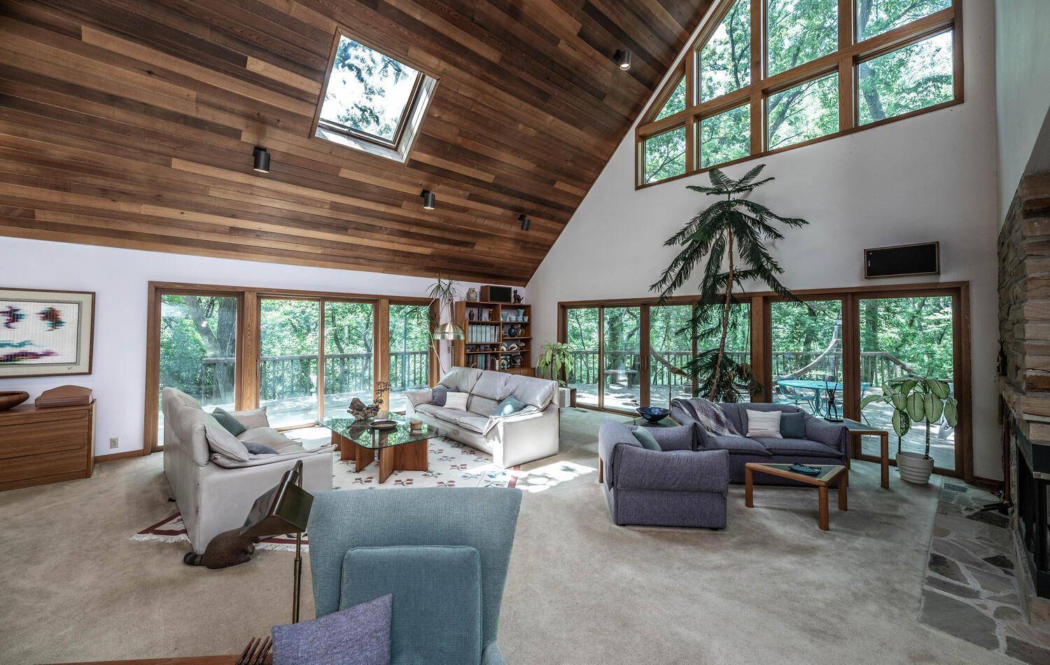 750 Mohican LN, Mendota Heights, MN 55120