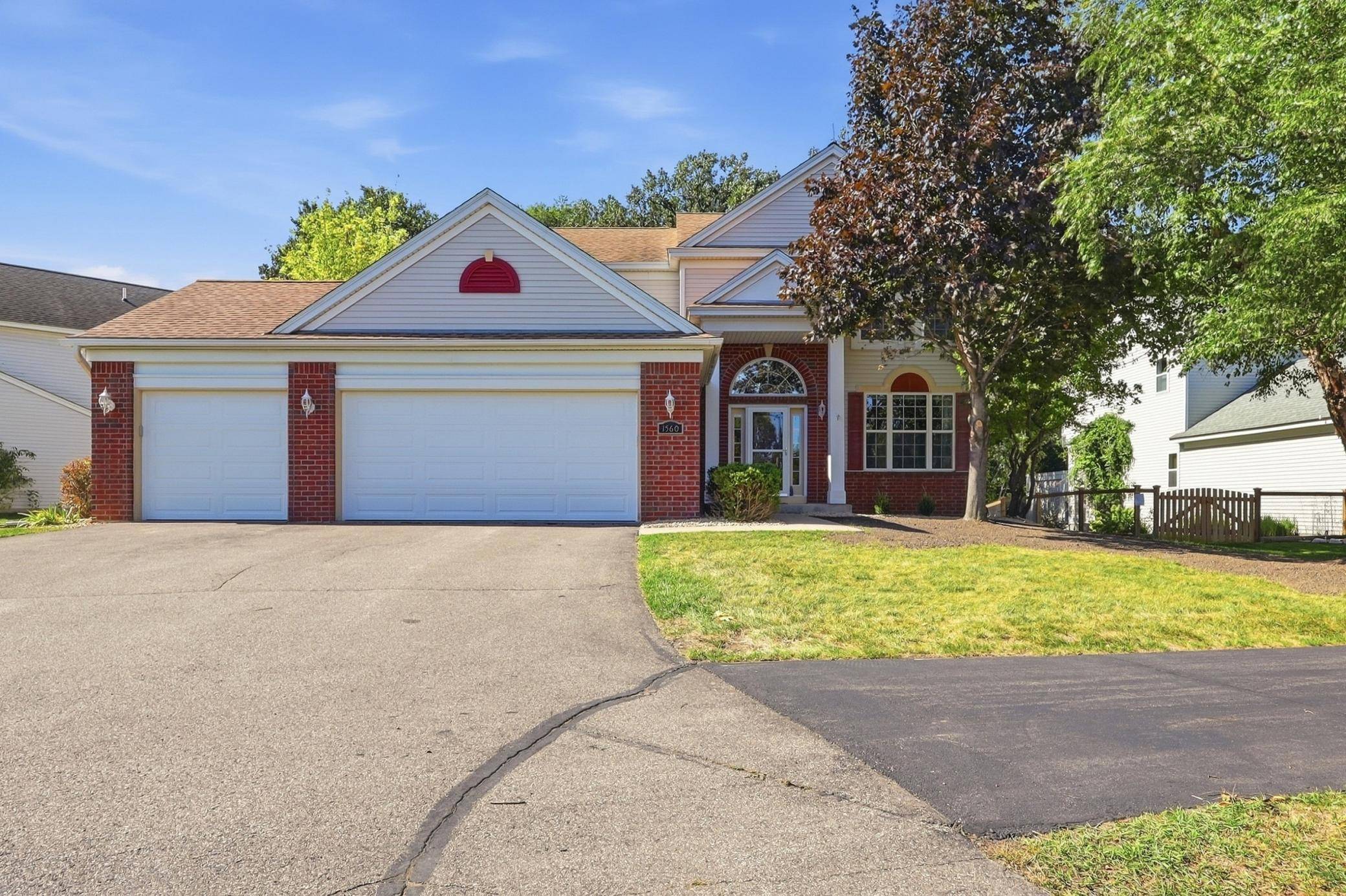 1560 Oakbrooke TER, Eagan, MN 55122