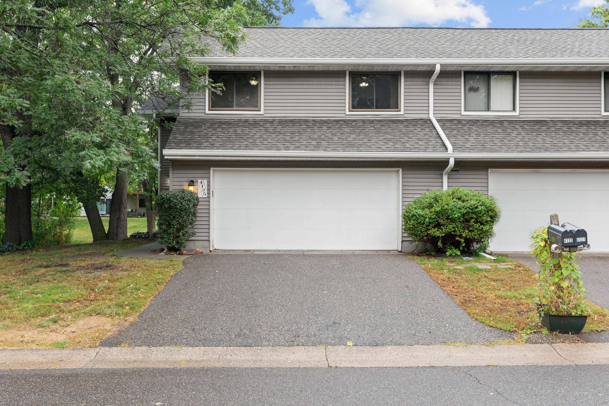 4135 Shirlee LN S, Shoreview, MN 55126