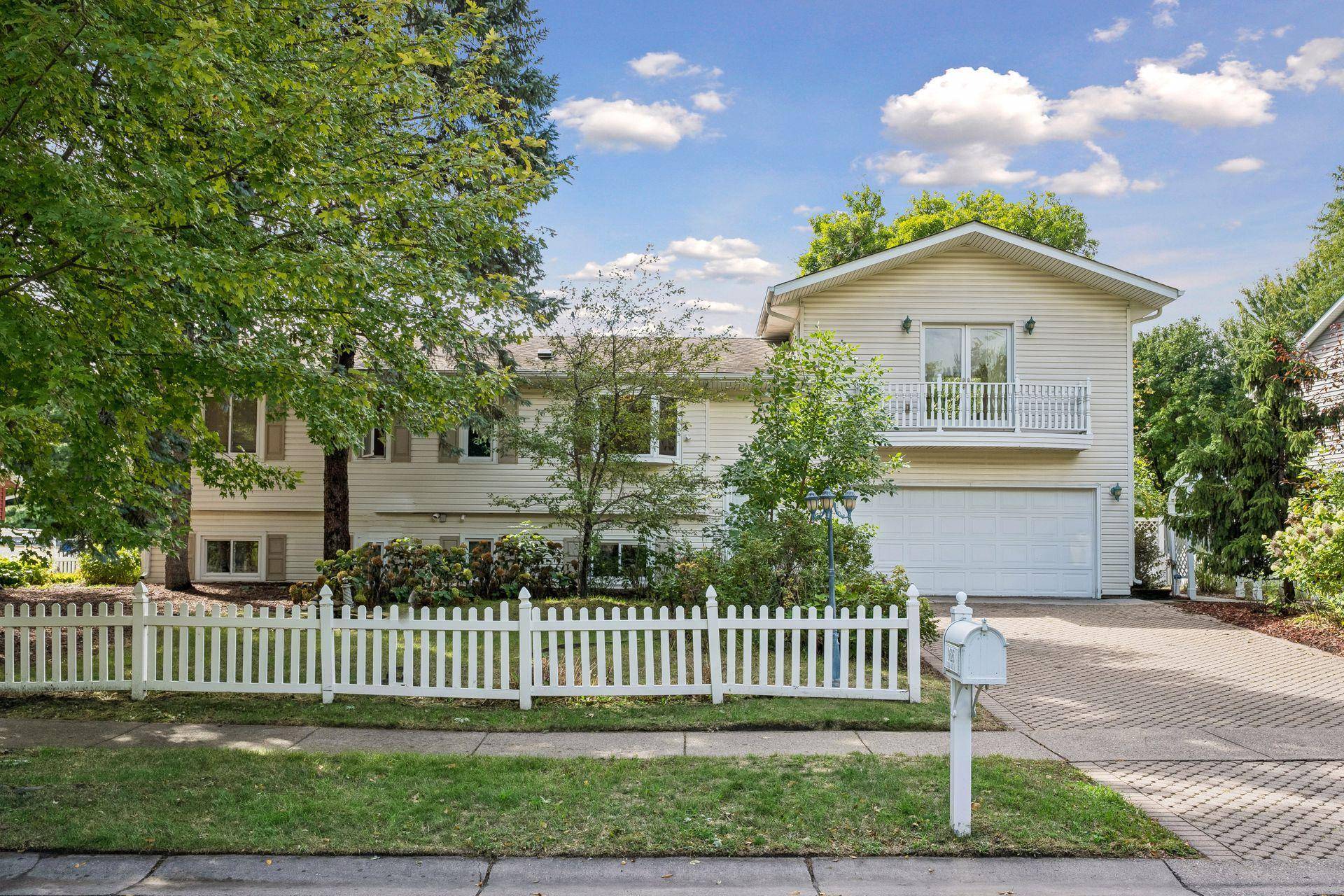 9625 103rd AVE N, Maple Grove, MN 55369