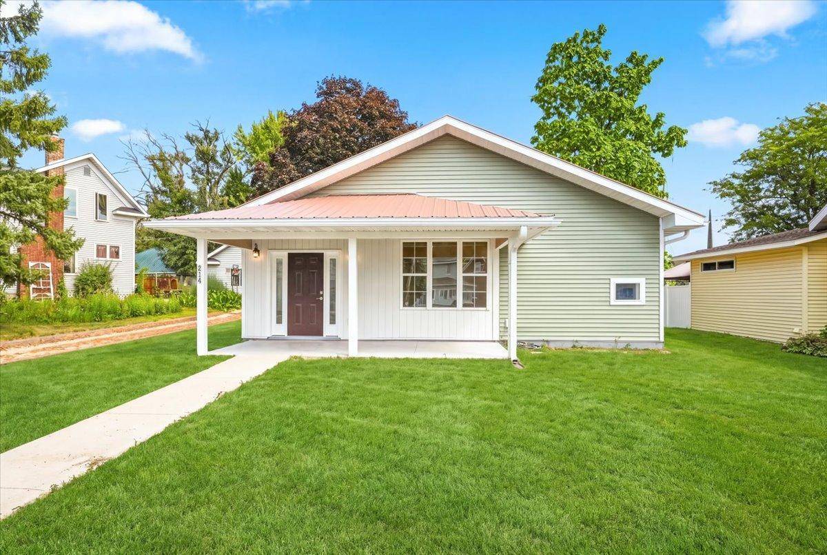 214 Amundson ST N, Amery, WI 54001
