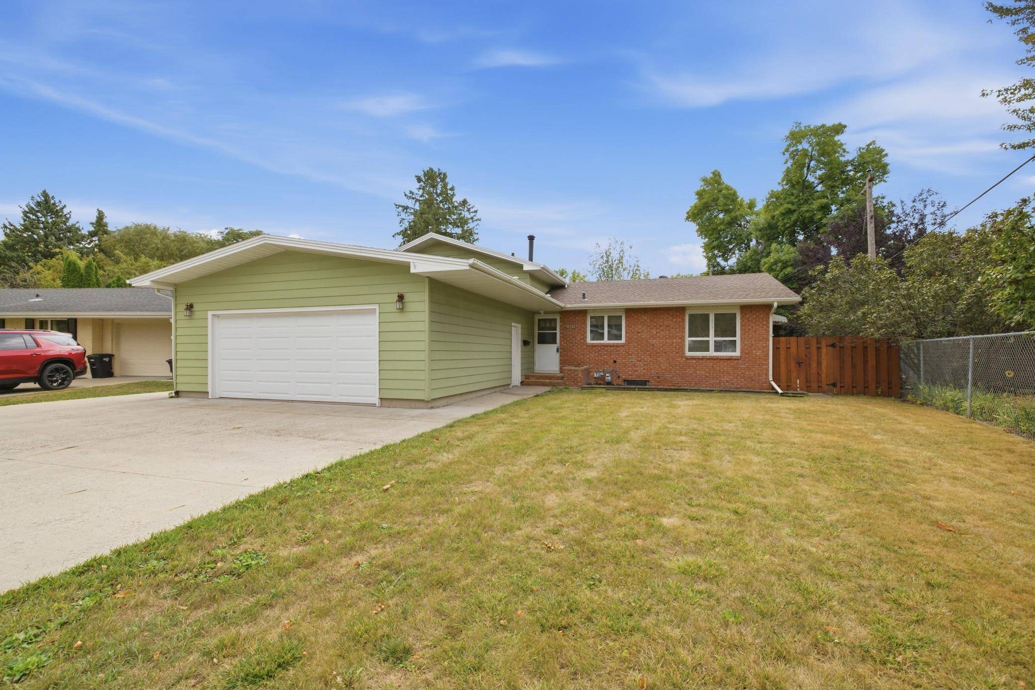 2807 Edgewood DR N, Fargo, ND 58102