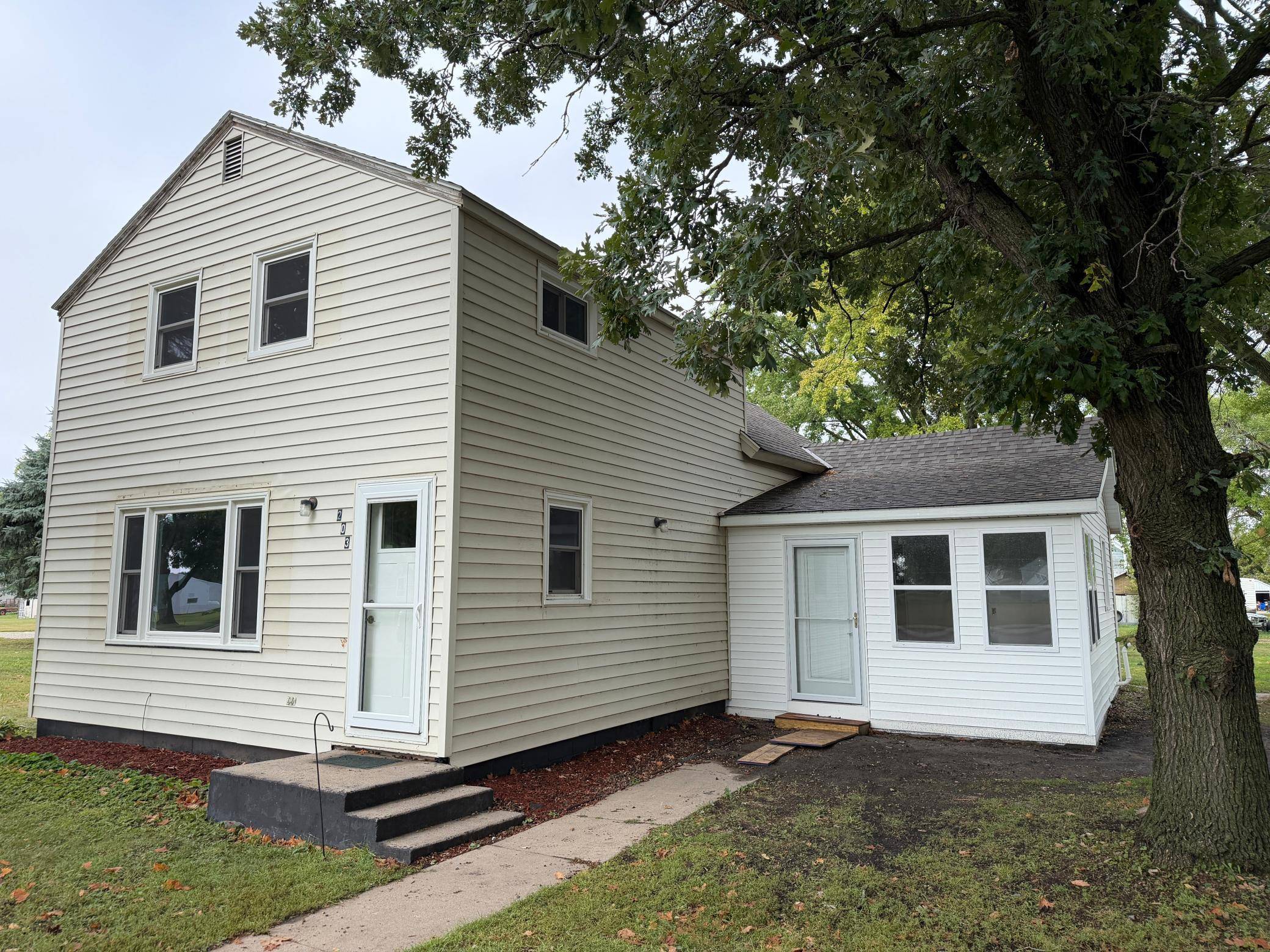 203 4th ST S, De Graff, MN 56271