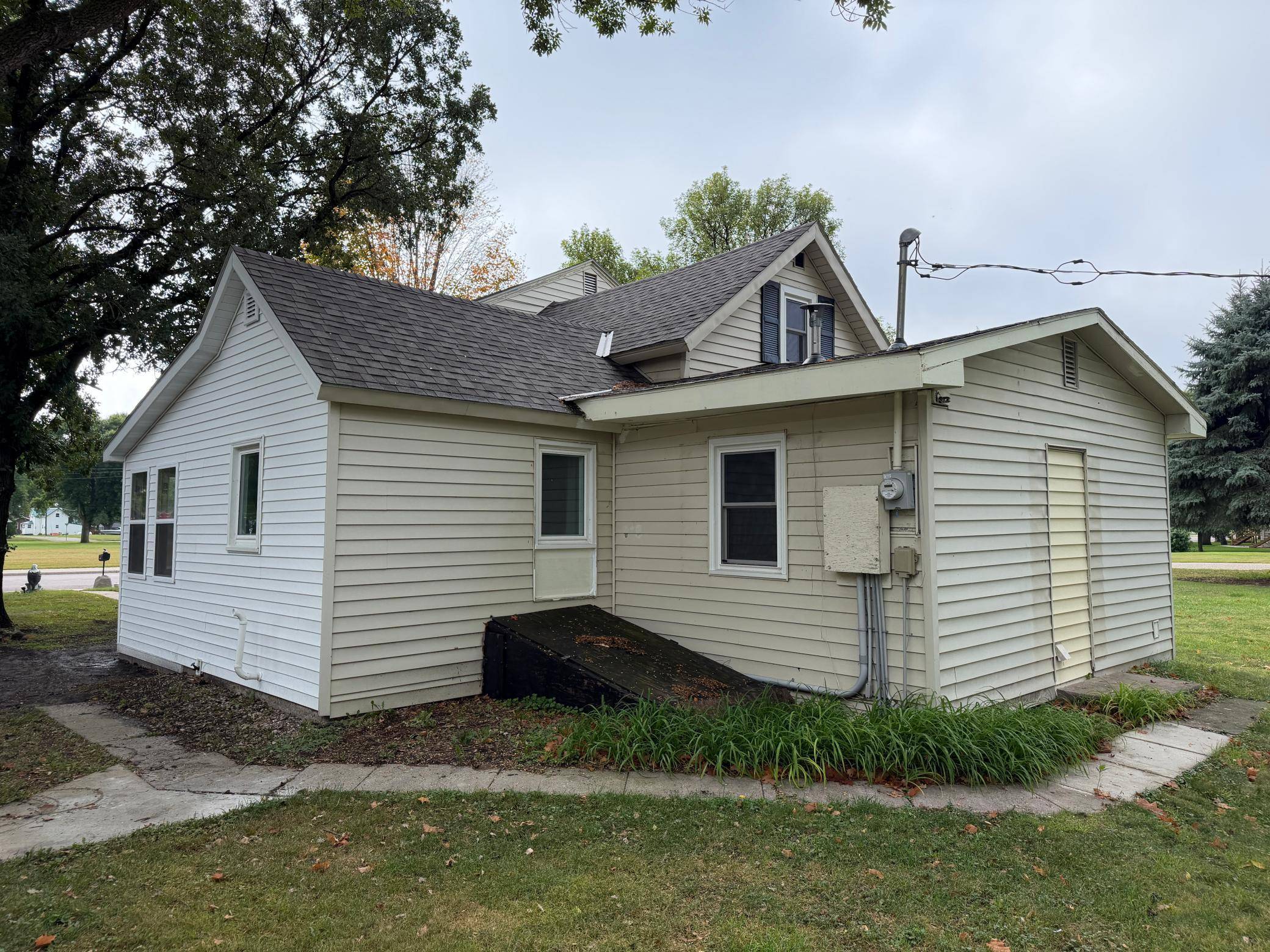 203 4th ST S, De Graff, MN 56271