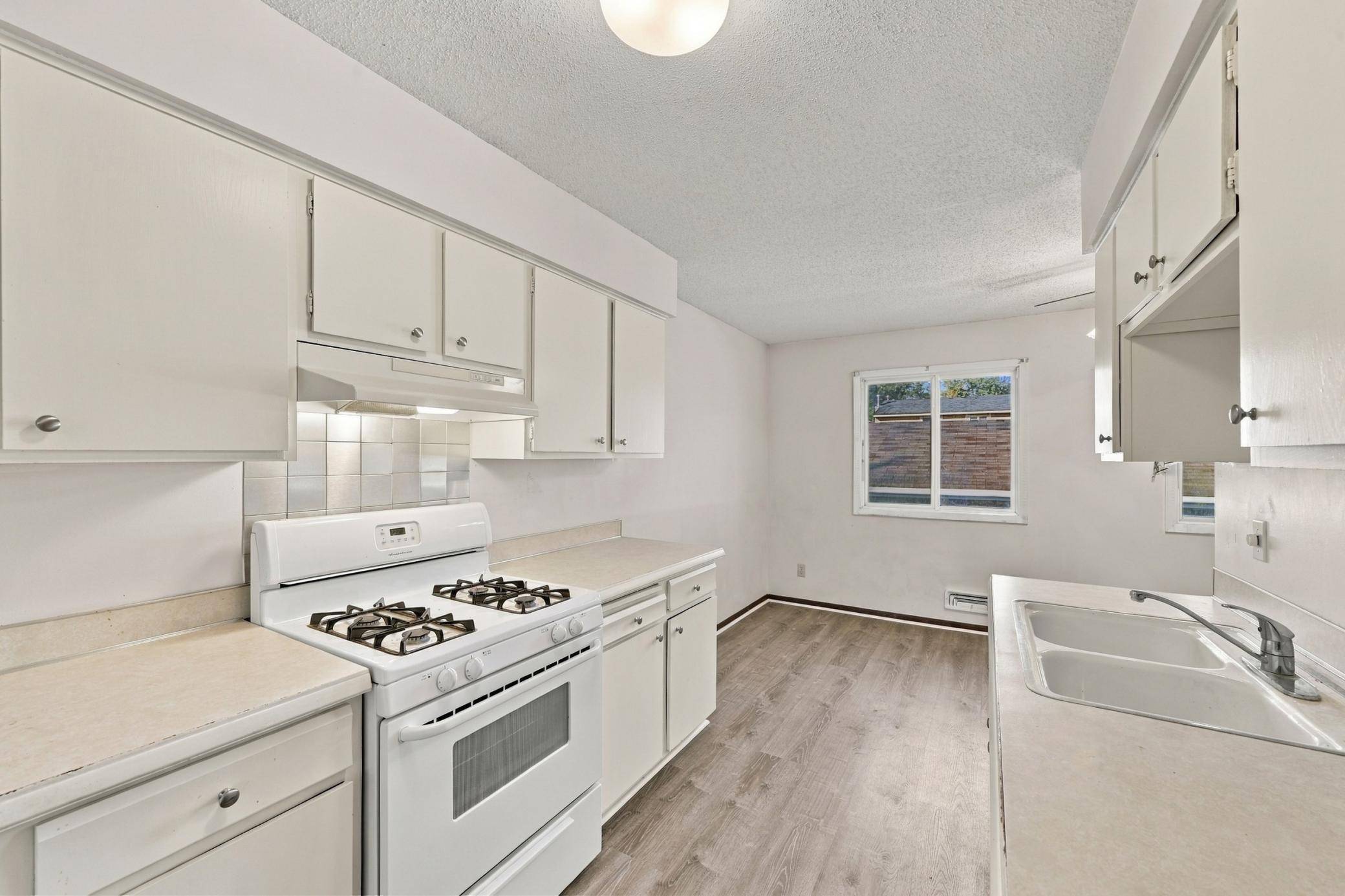 7525 Whitney DR, Apple Valley, MN 55124