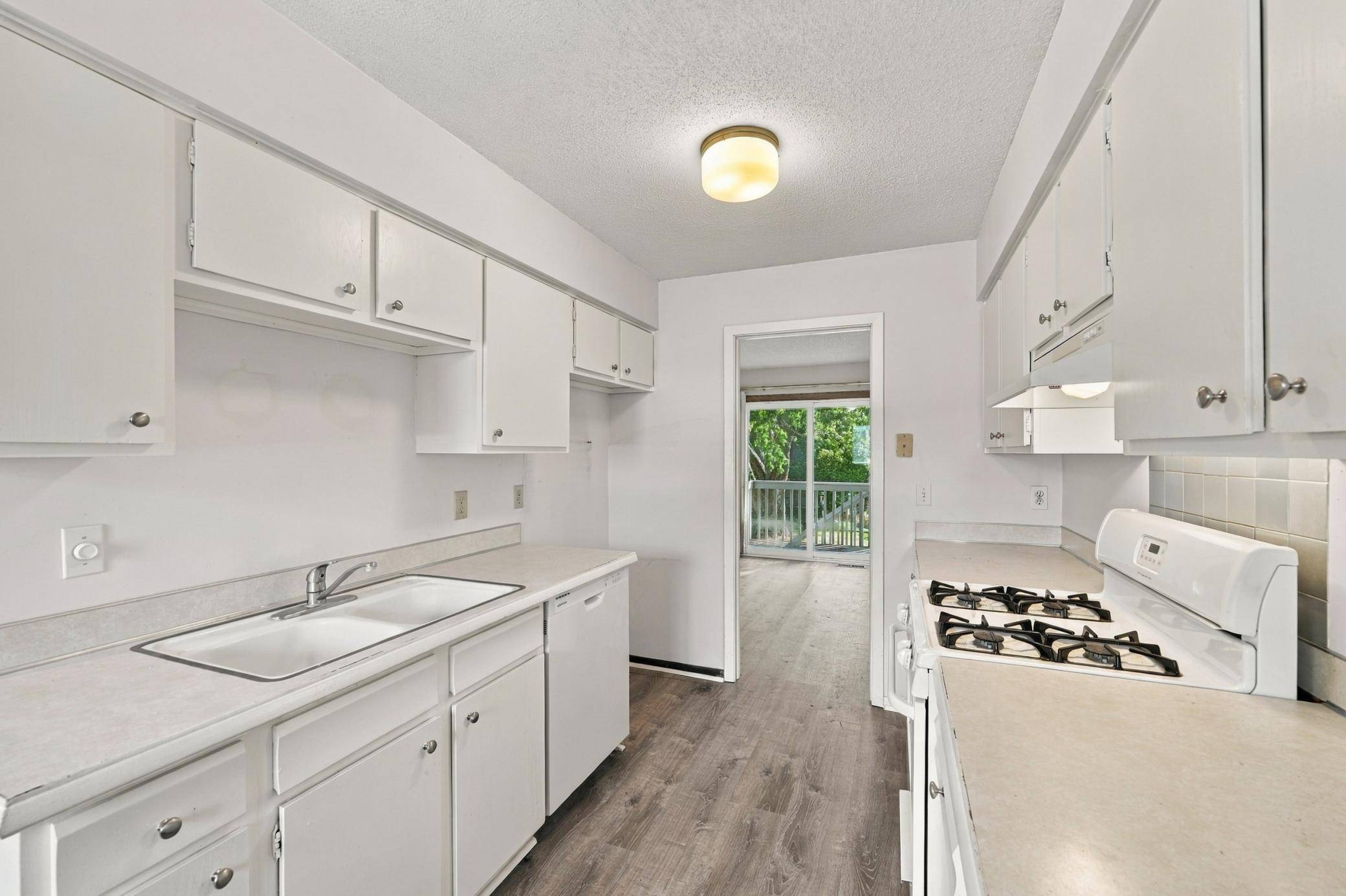 7525 Whitney DR, Apple Valley, MN 55124