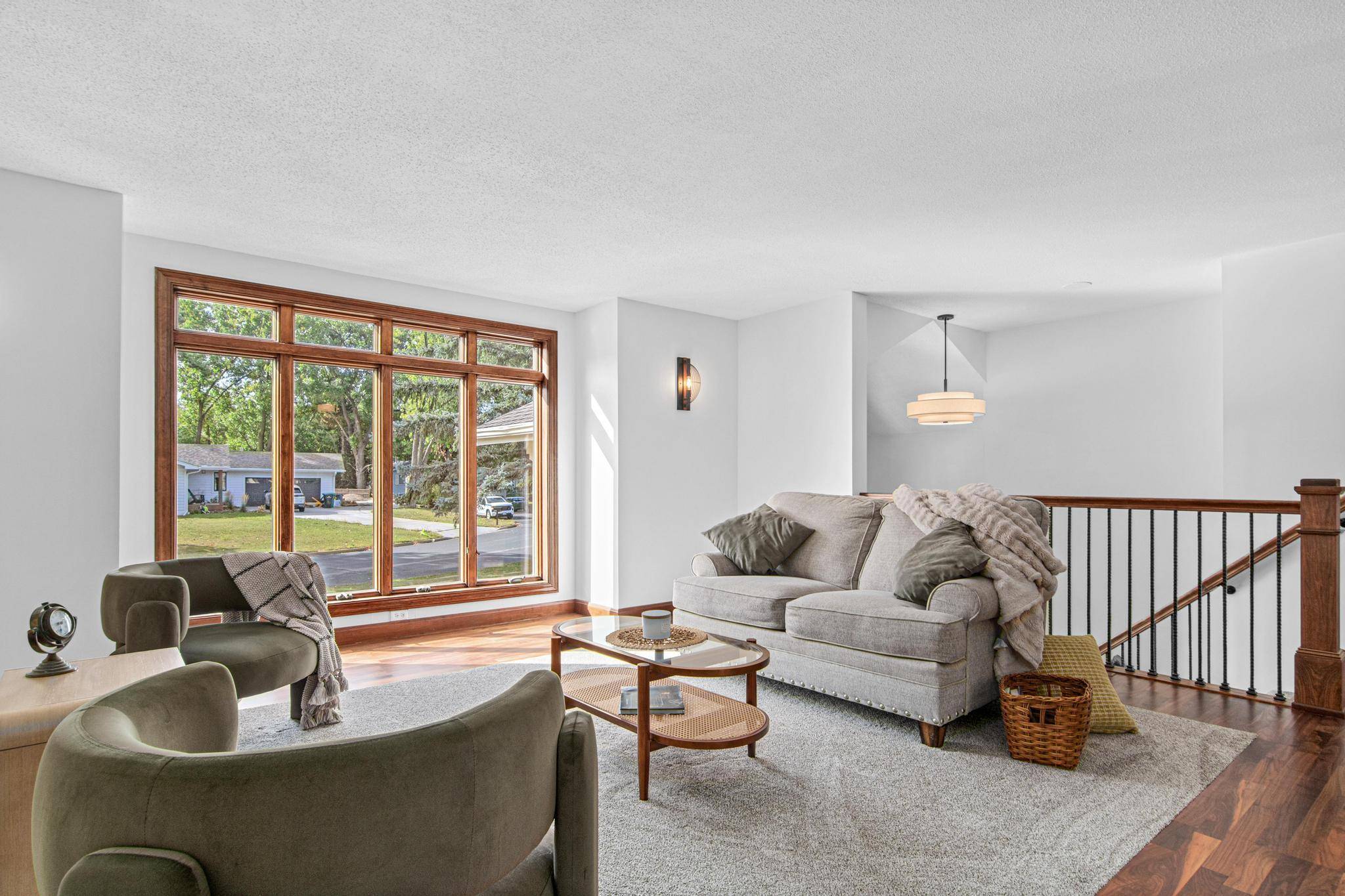 1355 Eide CIR, Arden Hills, MN 55112