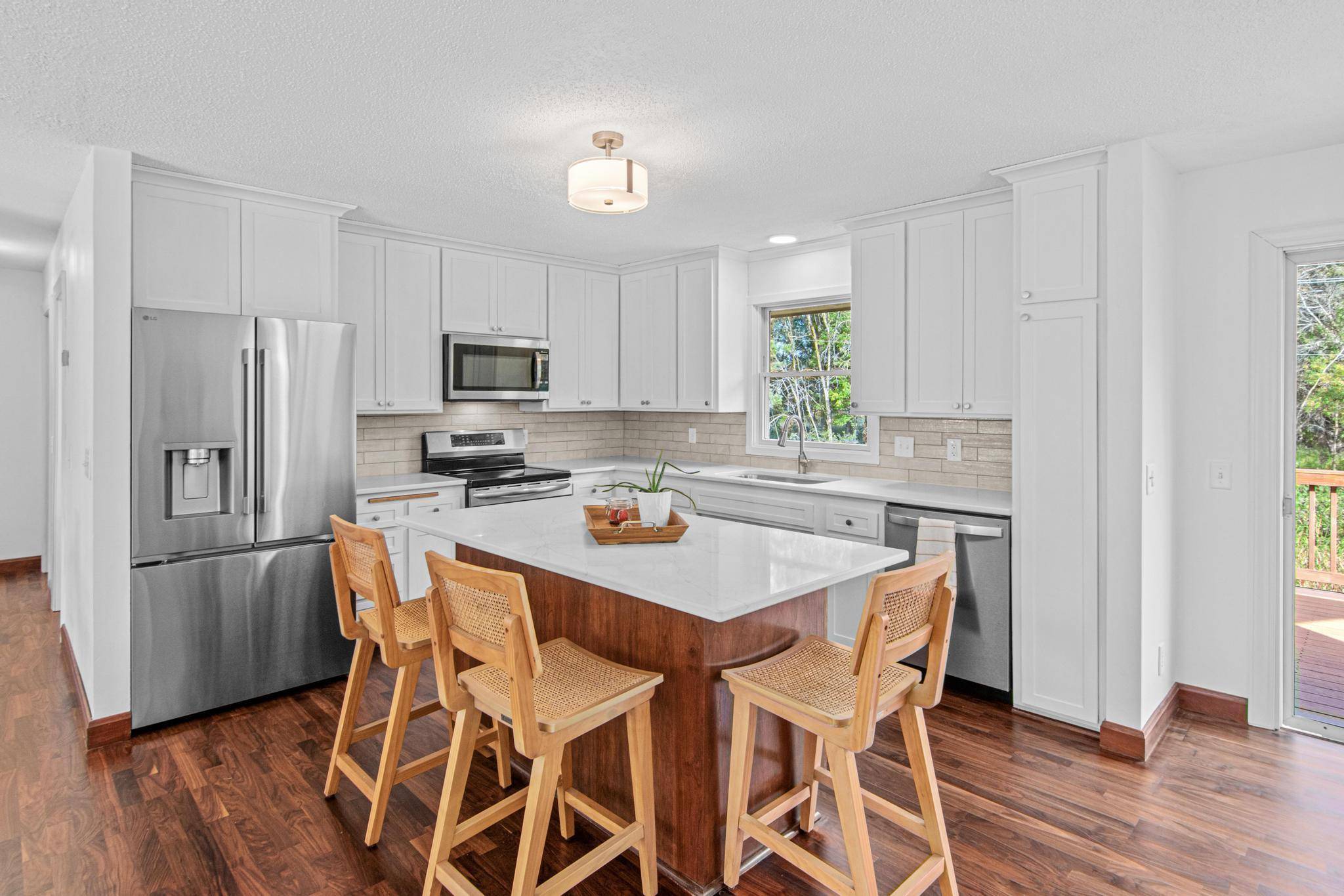 1355 Eide CIR, Arden Hills, MN 55112