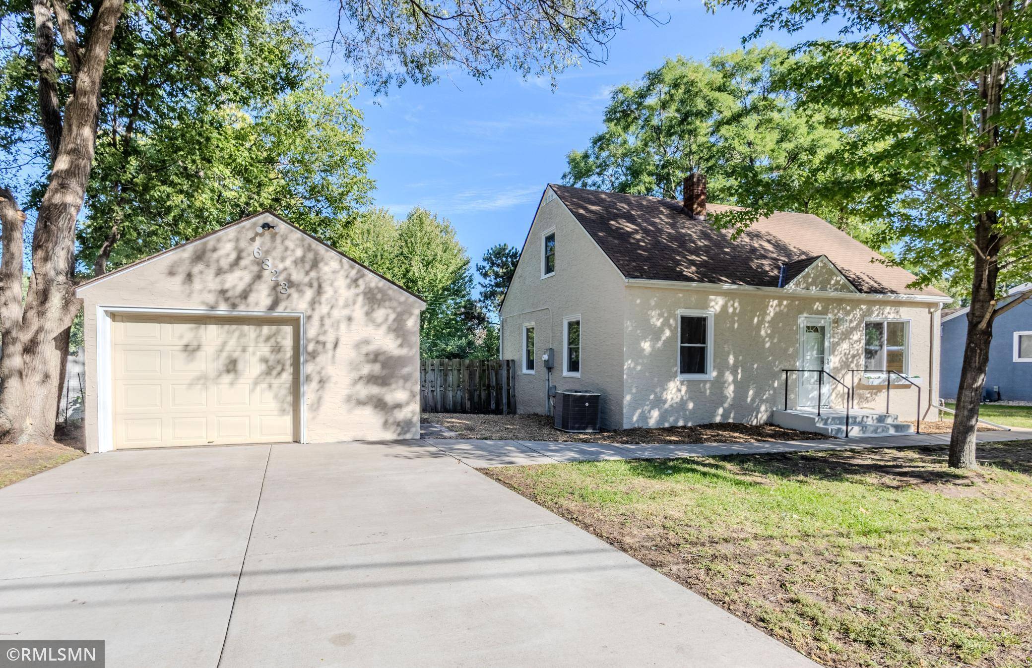 6823 E River RD NE, Fridley, MN 55432
