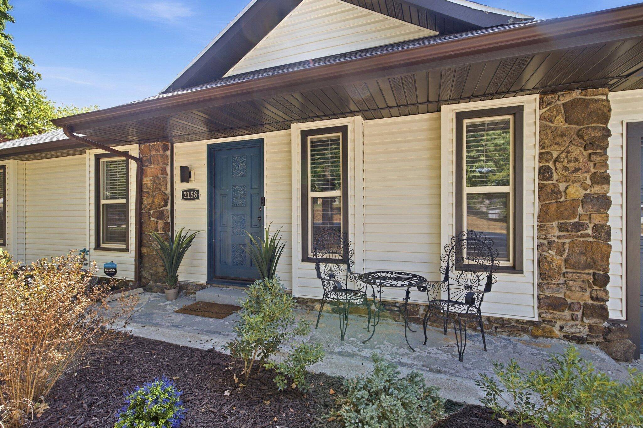2158 E Cardinal ST, Springfield, MO 65804