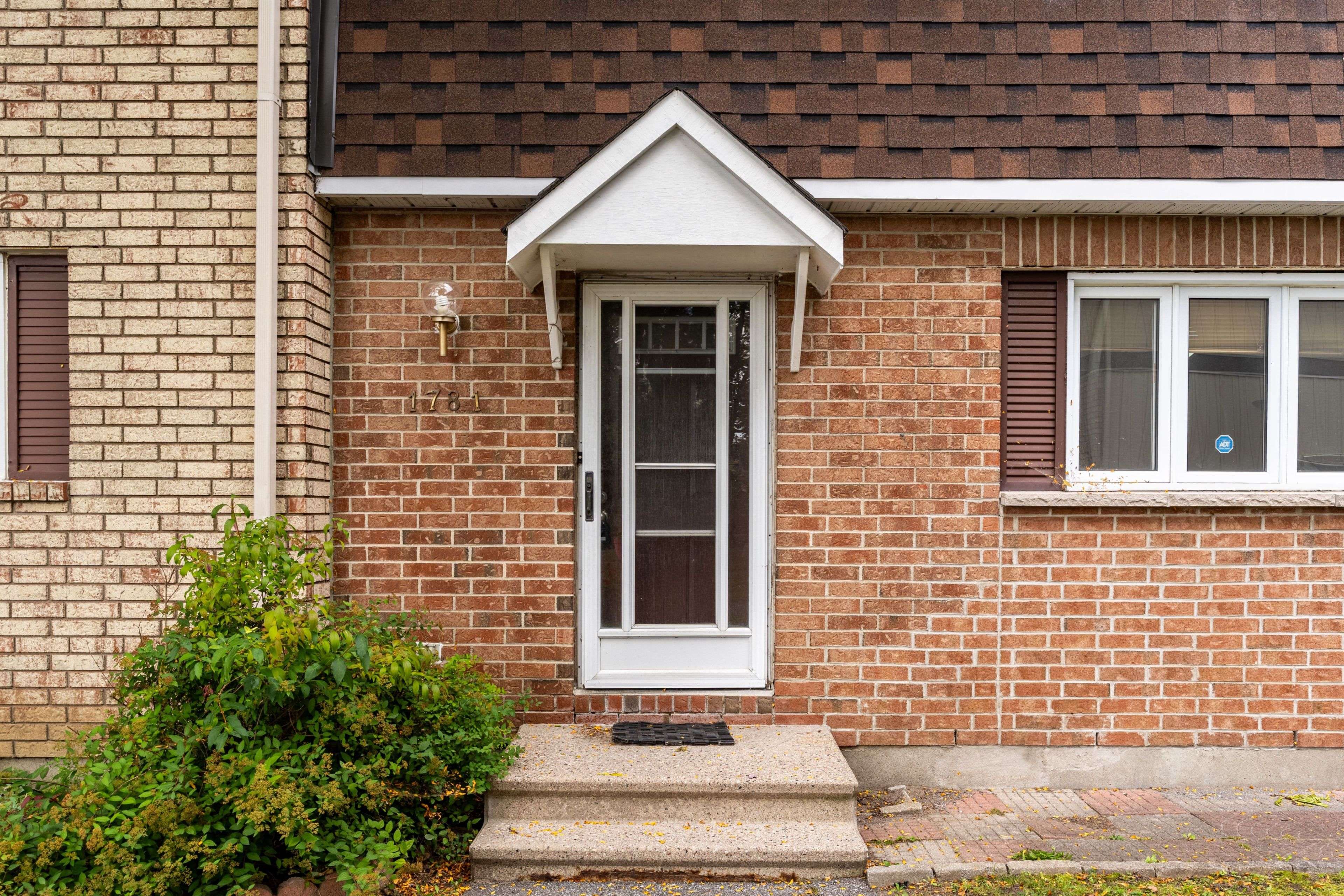 1781 Bellmanor CT, Blossom Park - Airport And Area, ON K1T 2V7
