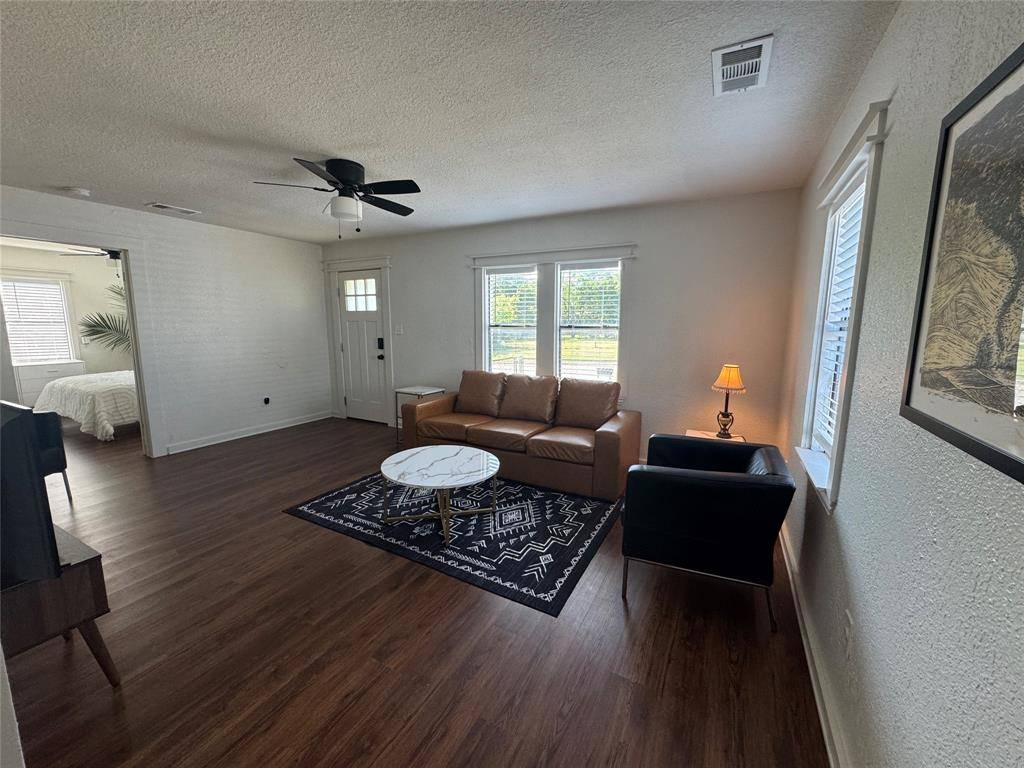108 NW 30th Street, Fort Worth, TX 76106