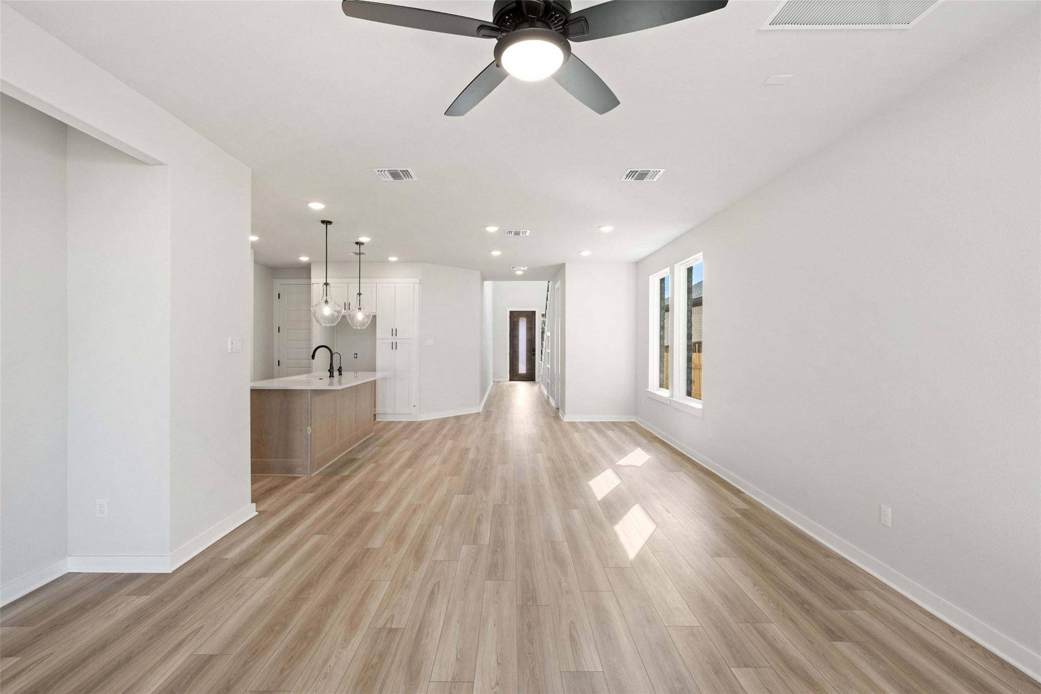 260 Bloomington Loop, Hutto, TX 78634