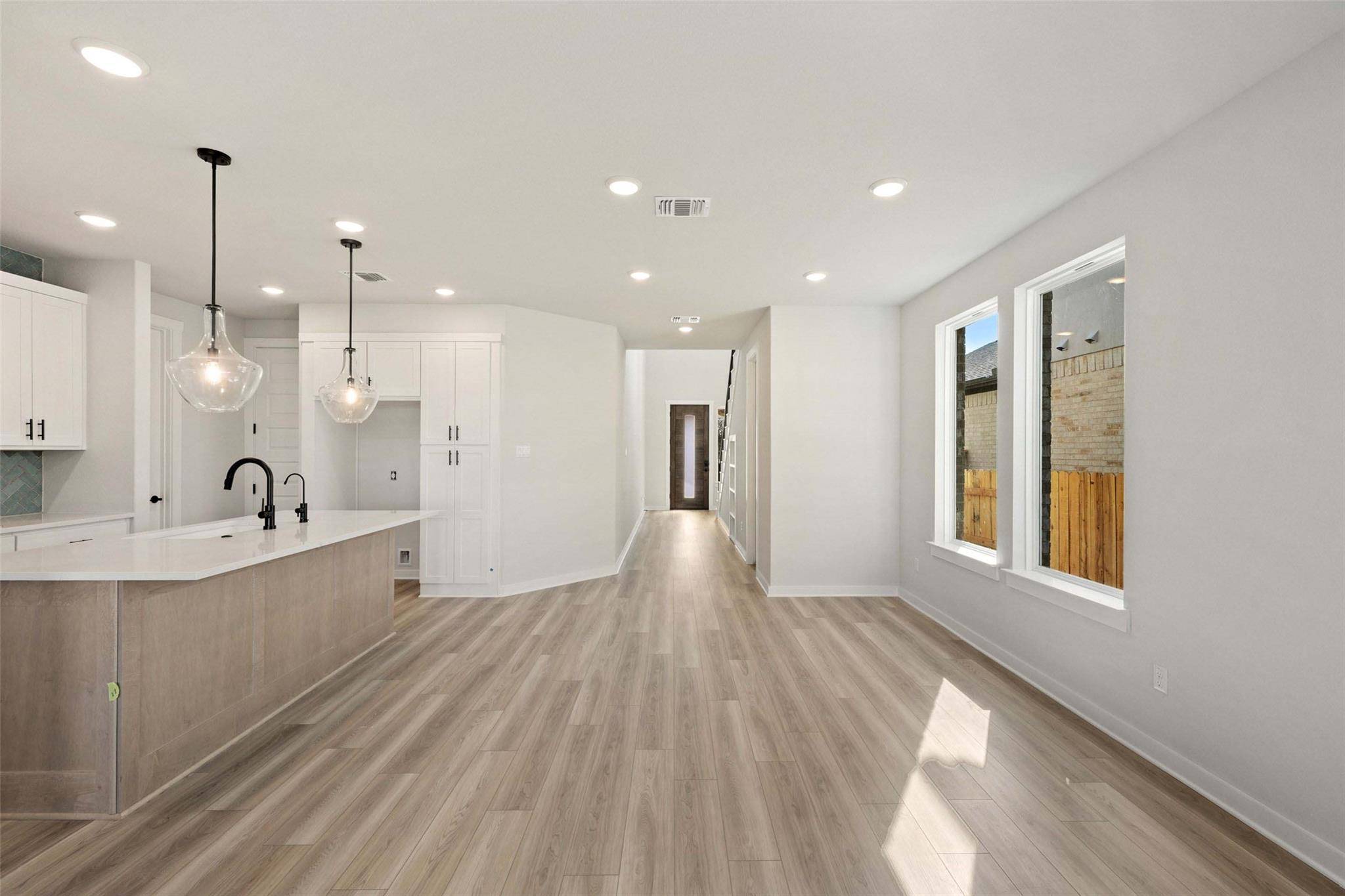 260 Bloomington Loop, Hutto, TX 78634