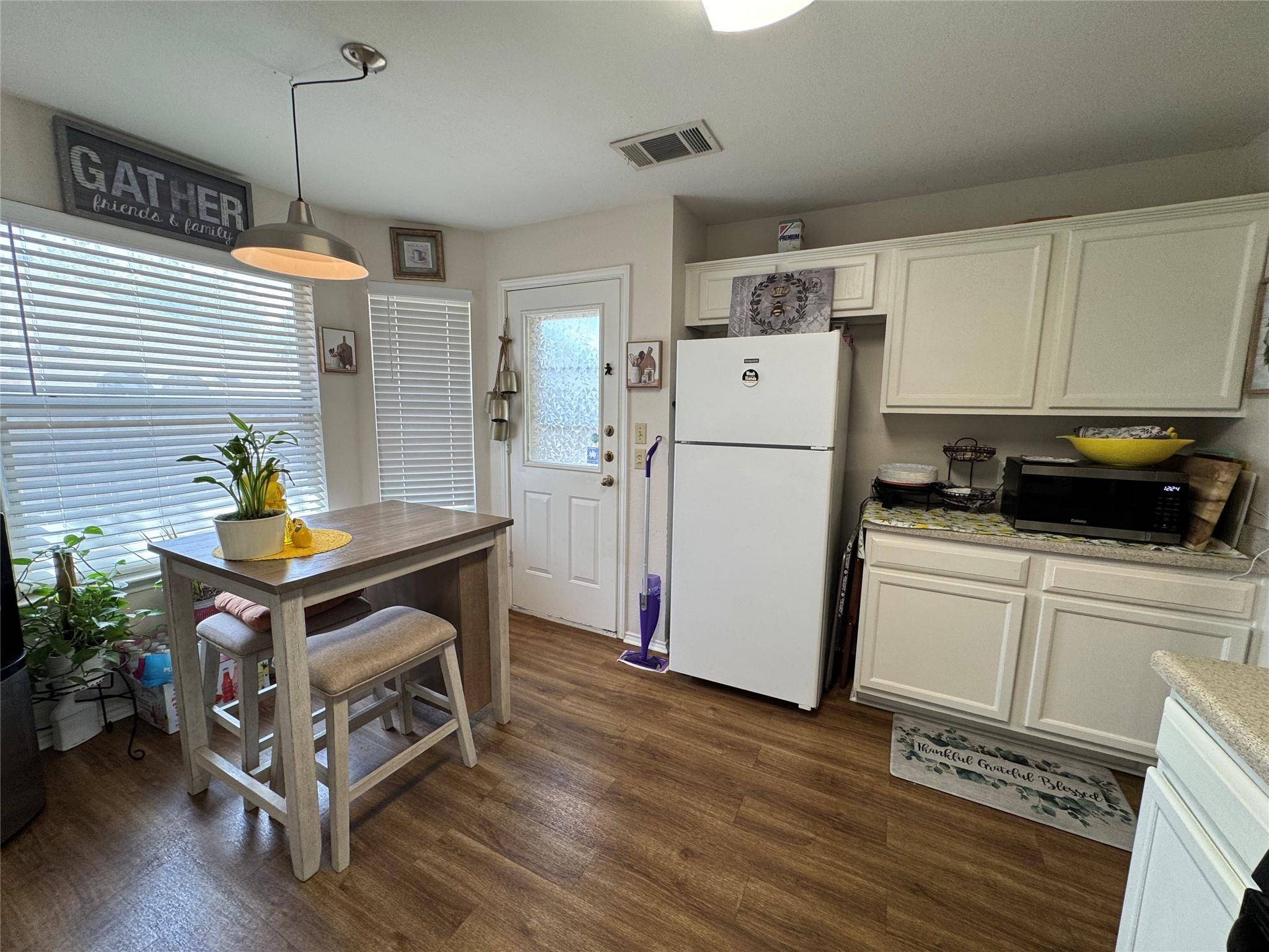 1015 Thackeray LN, Pflugerville, TX 78660